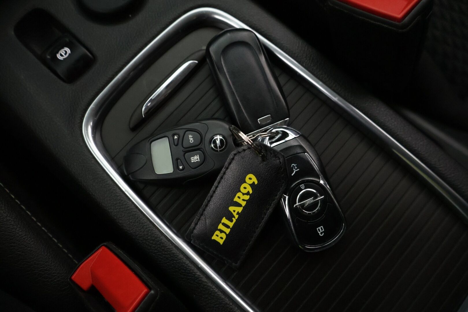 Opel Astra 2018 Sports Tourer Innovation 1,0 Turbo ECOTEC 78kW ECT5 ** Webasto / Vakkari / P-Kamera / BLIS / CarPlay / Sporttipenkit / Ratinlämmitin / Kaistavahti* - 2 renkaat / 2.Om / Suomi-auto* - HULLUT BLACKWEEK JATKOT - KORKOTARJOUS 2,49%