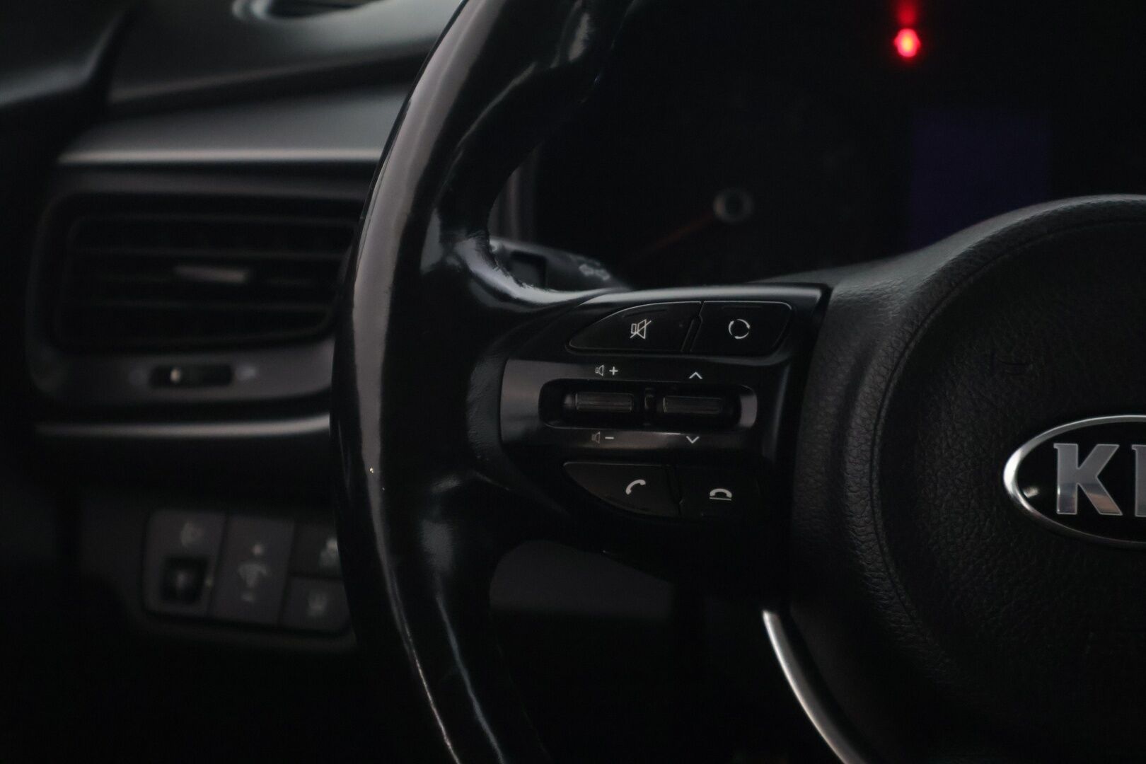 Kia Rio 2018 1,2 ISG LX EcoDynamics - | 1-Omisteinen | Huollettu merkkiliikkeessä | Kahdet hyvät renkaat + alumiinivanteet | ApplearPlay & AndroidAuto |  