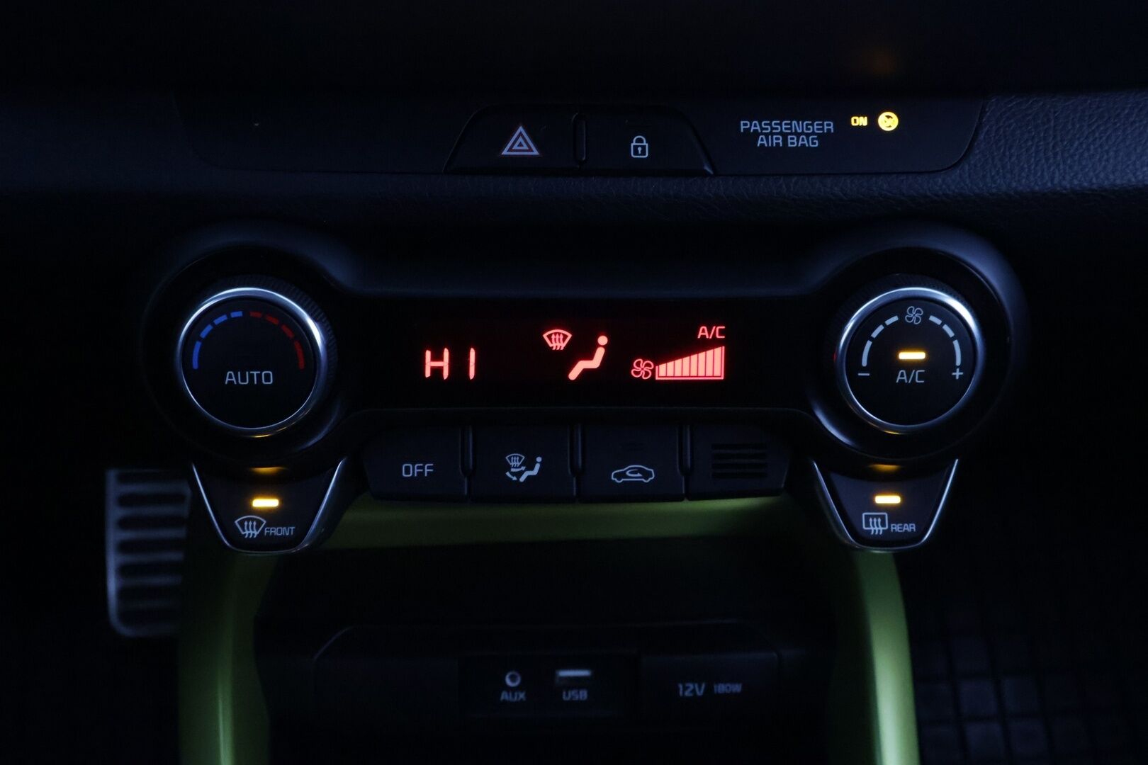 Kia Stonic 2018 1,0 T-GDI ISG 120hv TX Design EcoDynamics *Suomiauto / Merkkihuollettu / P.Kamera / Lohko&Sisä / Vakkari / Navi / Ratinlämmitin*