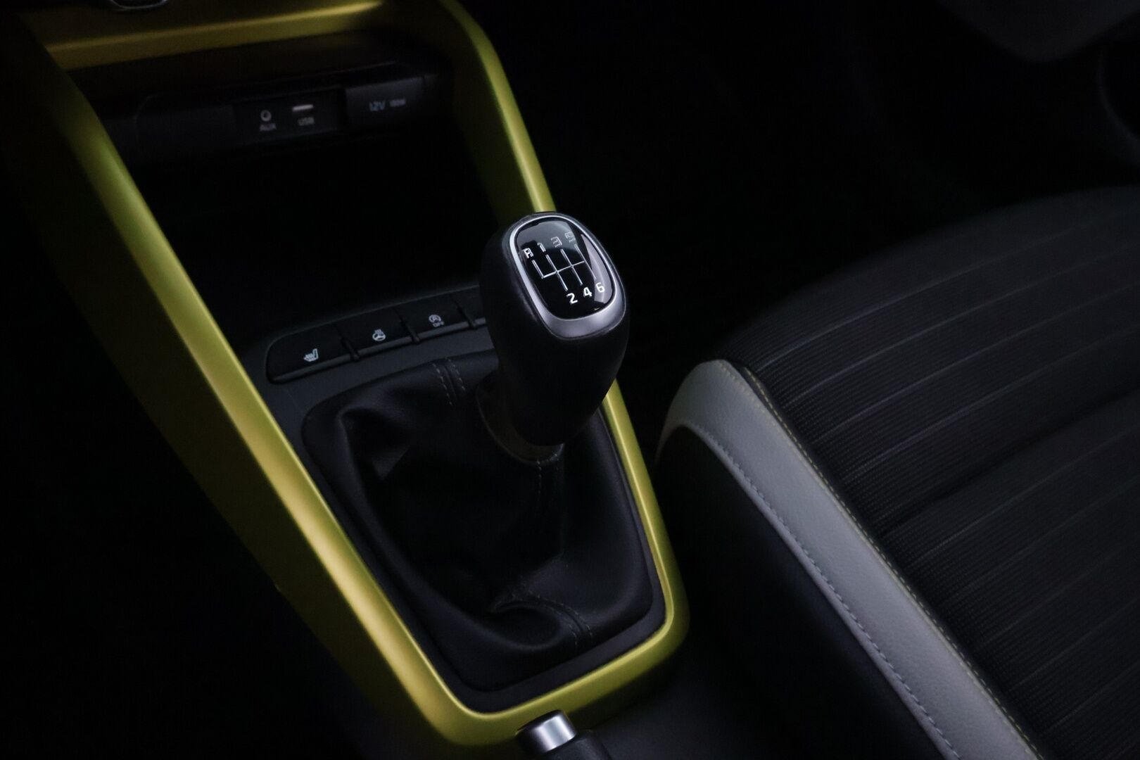 Kia Stonic 2018 1,0 T-GDI ISG 120hv TX Design EcoDynamics *Suomiauto / Merkkihuollettu / P.Kamera / Lohko&Sisä / Vakkari / Navi / Ratinlämmitin*