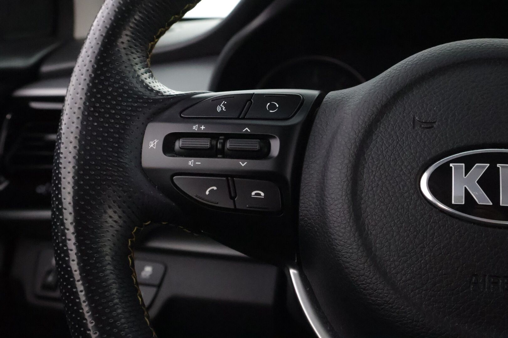 Kia Stonic 2018 1,0 T-GDI ISG 120hv TX Design EcoDynamics *Suomiauto / Merkkihuollettu / P.Kamera / Lohko&Sisä / Vakkari / Navi / Ratinlämmitin*