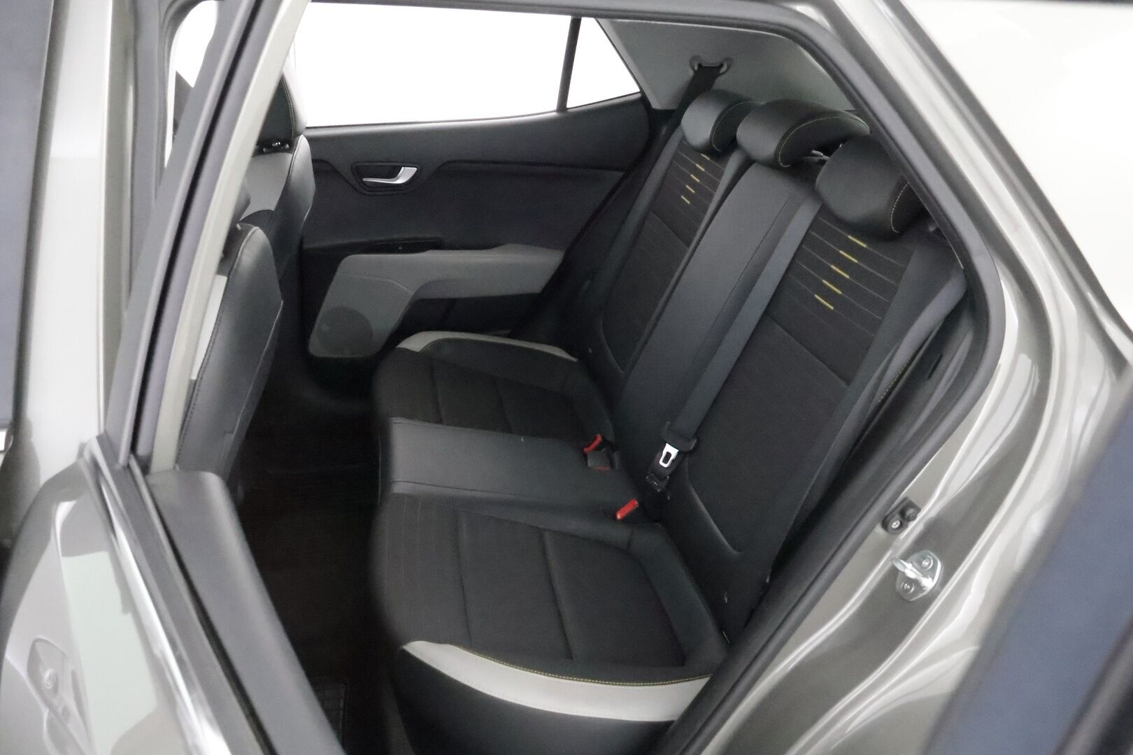 Kia Stonic 2018 1,0 T-GDI ISG 120hv TX Design EcoDynamics *Suomiauto / Merkkihuollettu / P.Kamera / Lohko&Sisä / Vakkari / Navi / Ratinlämmitin*