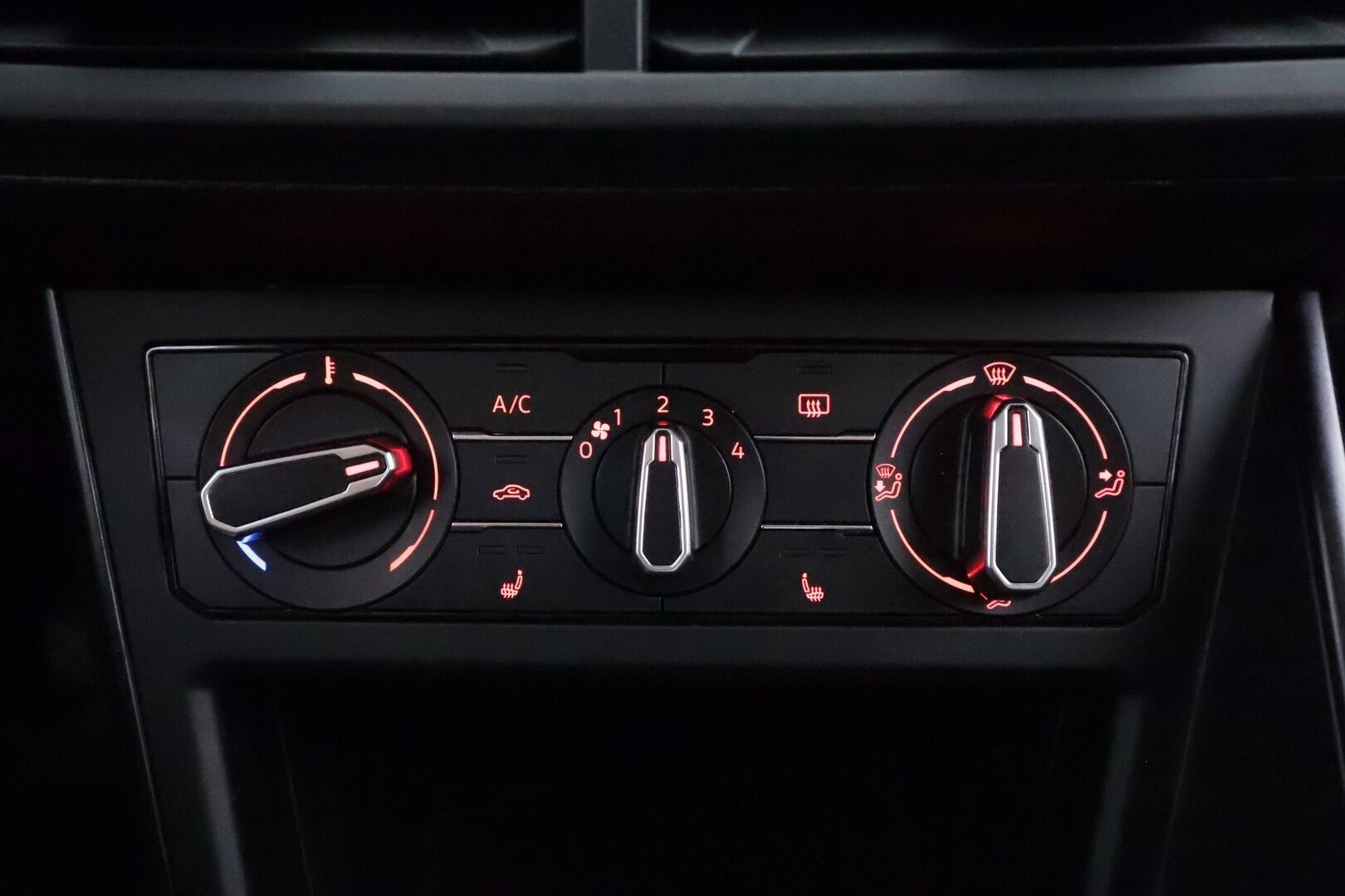 Volkswagen Polo 2018 Trendline 1,0 55 kW * Suomi-auto / Lohko&Sisätilanlämmitin / Vakkari / Ilmastointi / Kahdet renkaat - Pienet kulut / Ilmainen kotiintoimitus / 2x renkaat