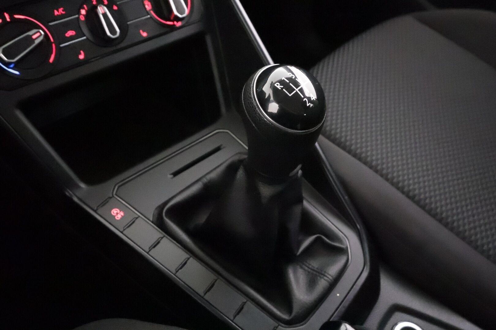 Volkswagen Polo 2018 Trendline 1,0 55 kW * Suomi-auto / Lohko&Sisätilanlämmitin / Vakkari / Ilmastointi / Kahdet renkaat - Pienet kulut / Ilmainen kotiintoimitus / 2x renkaat