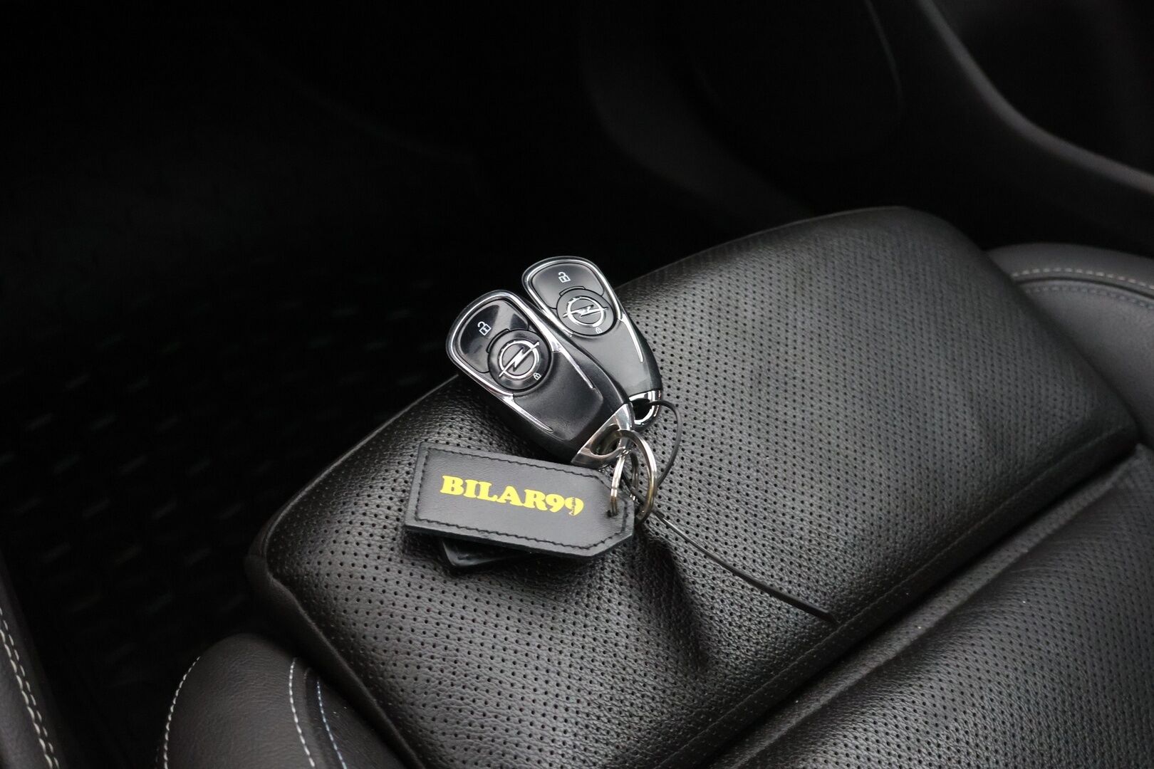 Opel Astra 2018 5-ov Innovation 1,4 Turbo Start/Stop 110kW MT6 - Matrix-LED | Muistipenkki  | Adapt. vak. | Nahkasisusta | Hieronta | Kaistavahti | Ilmastoidut ja lämmitettävät etuistuimet 