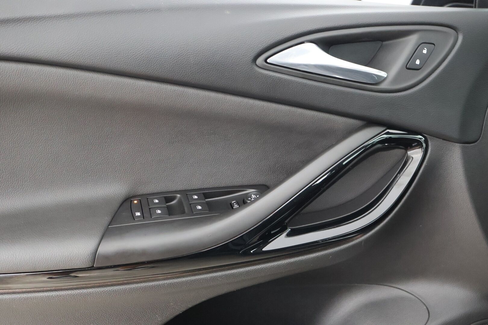 Opel Astra 2018 5-ov Innovation 1,4 Turbo Start/Stop 110kW MT6 - Matrix-LED | Muistipenkki  | Adapt. vak. | Nahkasisusta | Hieronta | Kaistavahti | Ilmastoidut ja lämmitettävät etuistuimet 