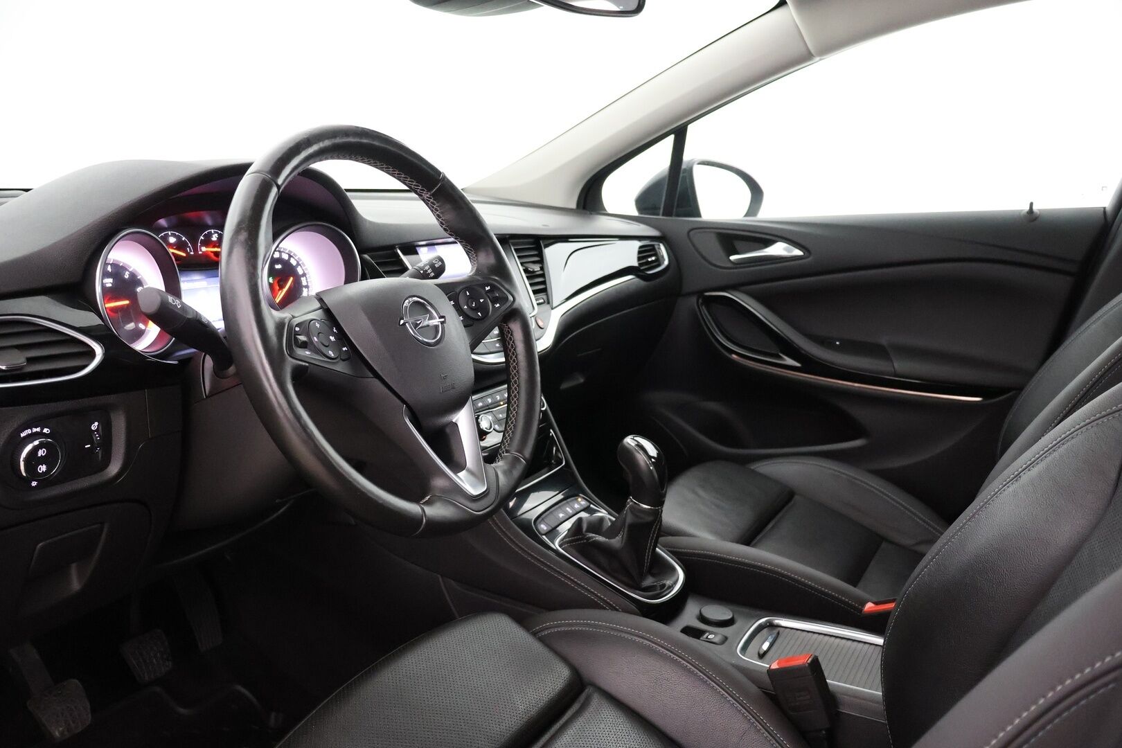 Opel Astra 2018 5-ov Innovation 1,4 Turbo Start/Stop 110kW MT6 - Matrix-LED | Muistipenkki  | Adapt. vak. | Nahkasisusta | Hieronta | Kaistavahti | Ilmastoidut ja lämmitettävät etuistuimet 