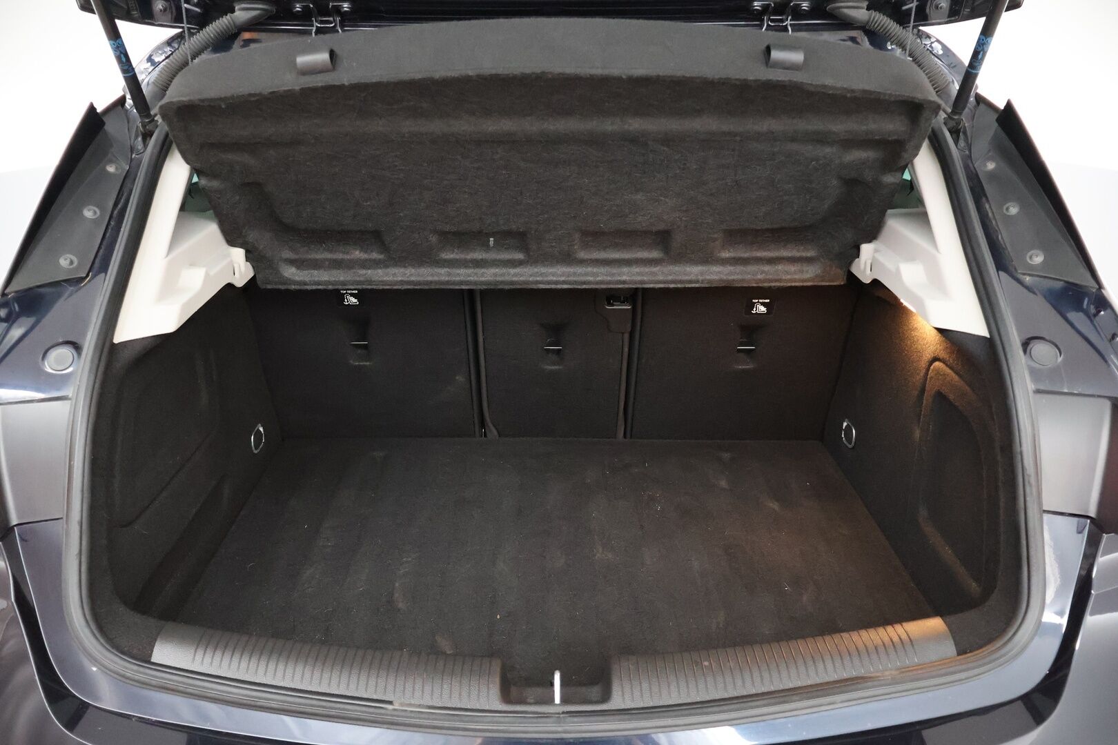Opel Astra 2018 5-ov Innovation 1,4 Turbo Start/Stop 110kW MT6 - Matrix-LED | Muistipenkki  | Adapt. vak. | Nahkasisusta | Hieronta | Kaistavahti | Ilmastoidut ja lämmitettävät etuistuimet 