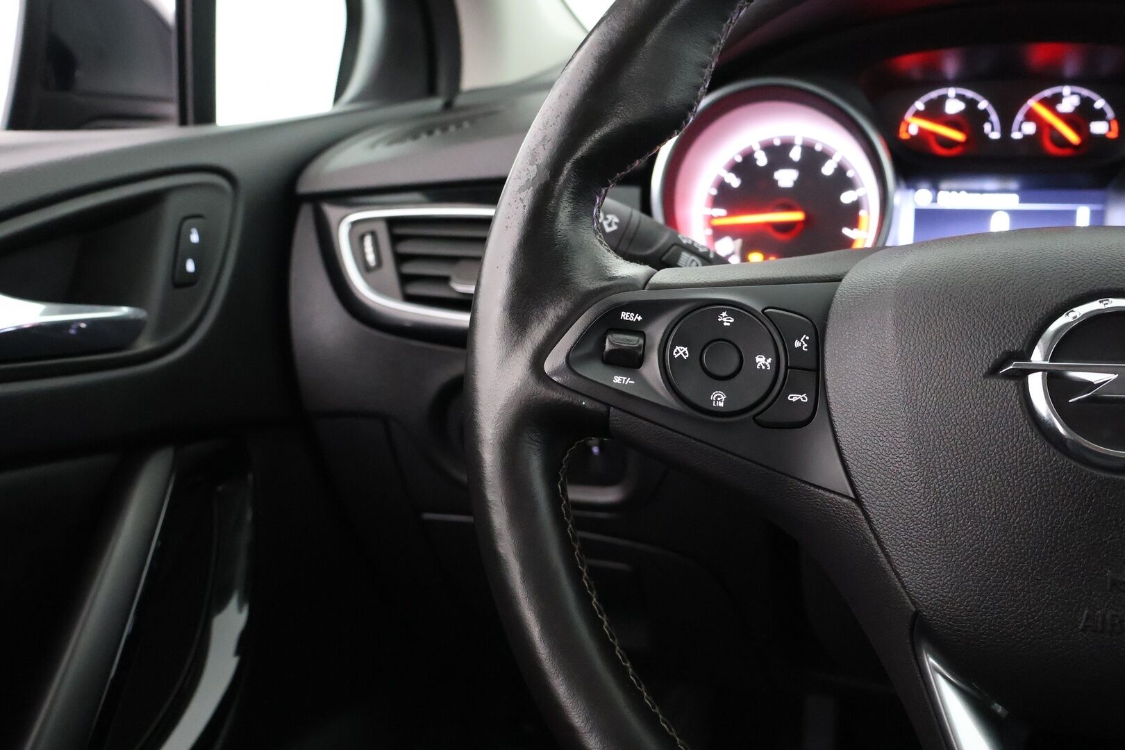 Opel Astra 2018 5-ov Innovation 1,4 Turbo Start/Stop 110kW MT6 - Matrix-LED | Muistipenkki  | Adapt. vak. | Nahkasisusta | Hieronta | Kaistavahti | Ilmastoidut ja lämmitettävät etuistuimet 