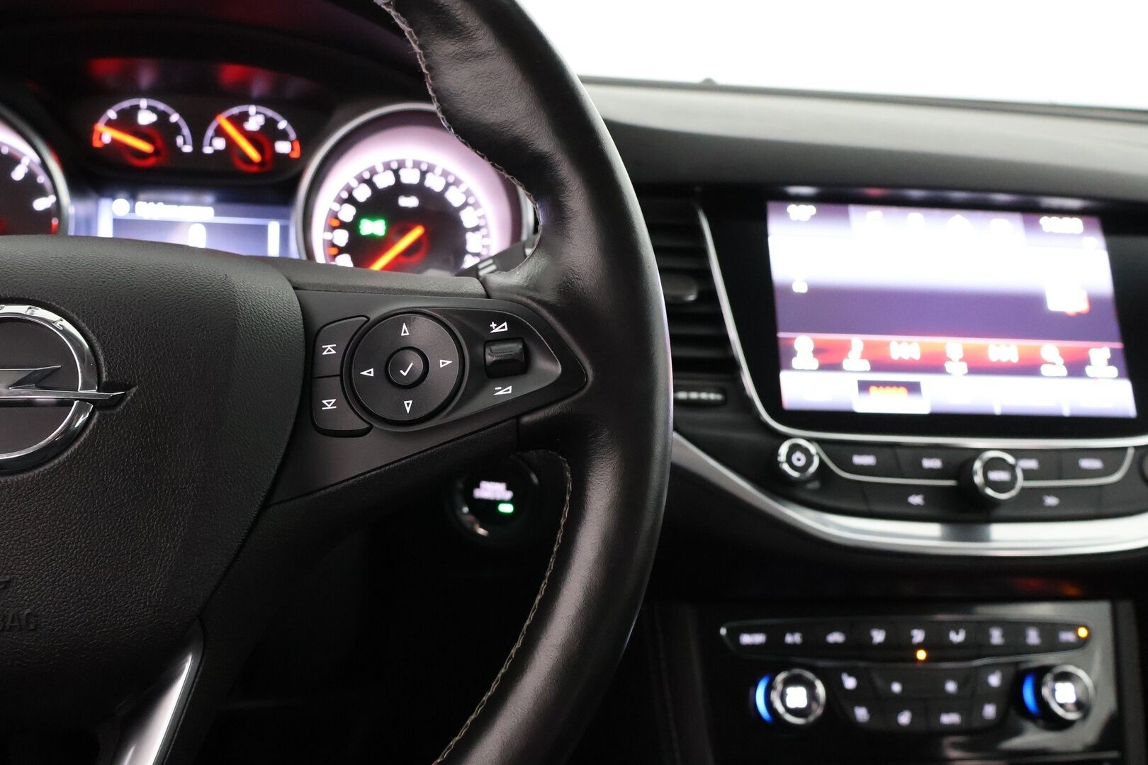 Opel Astra 2018 5-ov Innovation 1,4 Turbo Start/Stop 110kW MT6 - Matrix-LED | Muistipenkki  | Adapt. vak. | Nahkasisusta | Hieronta | Kaistavahti | Ilmastoidut ja lämmitettävät etuistuimet 