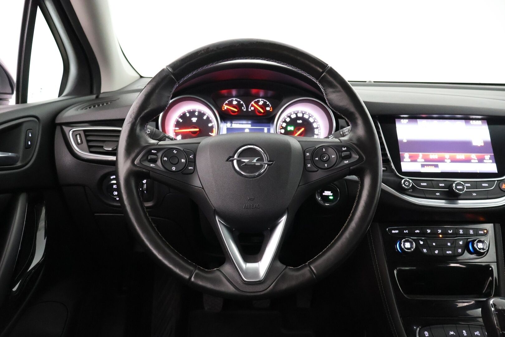 Opel Astra 2018 5-ov Innovation 1,4 Turbo Start/Stop 110kW MT6 - Matrix-LED | Muistipenkki  | Adapt. vak. | Nahkasisusta | Hieronta | Kaistavahti | Ilmastoidut ja lämmitettävät etuistuimet 