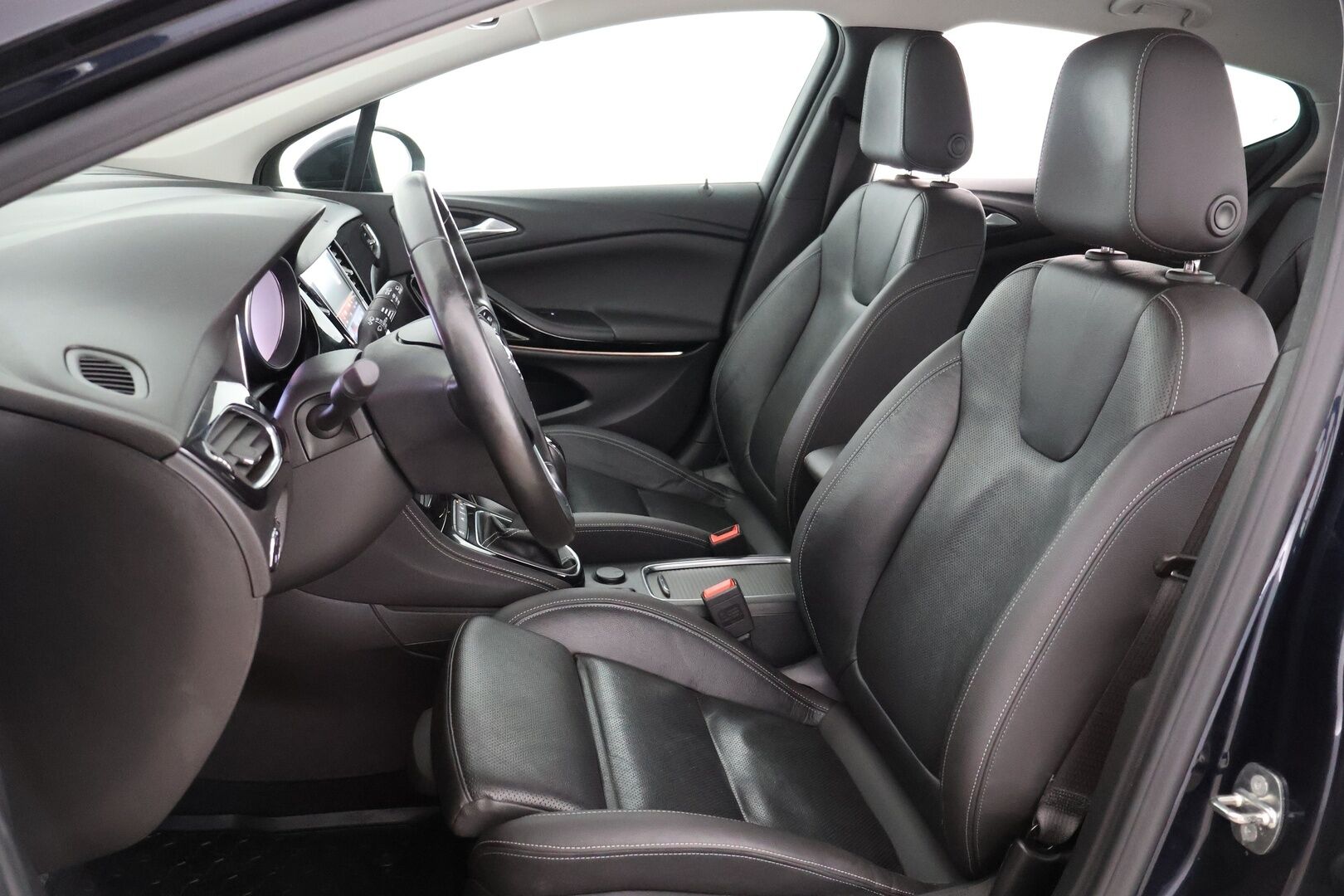 Opel Astra 2018 5-ov Innovation 1,4 Turbo Start/Stop 110kW MT6 - Matrix-LED | Muistipenkki  | Adapt. vak. | Nahkasisusta | Hieronta | Kaistavahti | Ilmastoidut ja lämmitettävät etuistuimet 