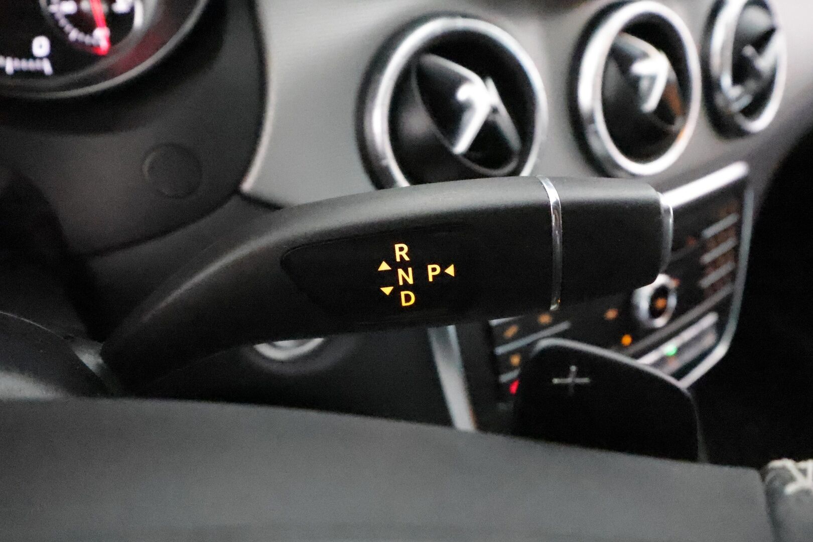 Mercedes-Benz CLA 2018 180 A Premium Business *Vakkari / Webasto / P.kamera / LED / Puolinahat / Sporttipenkit* - Suomi-auto / Kahdet renkaat aluvanteilla