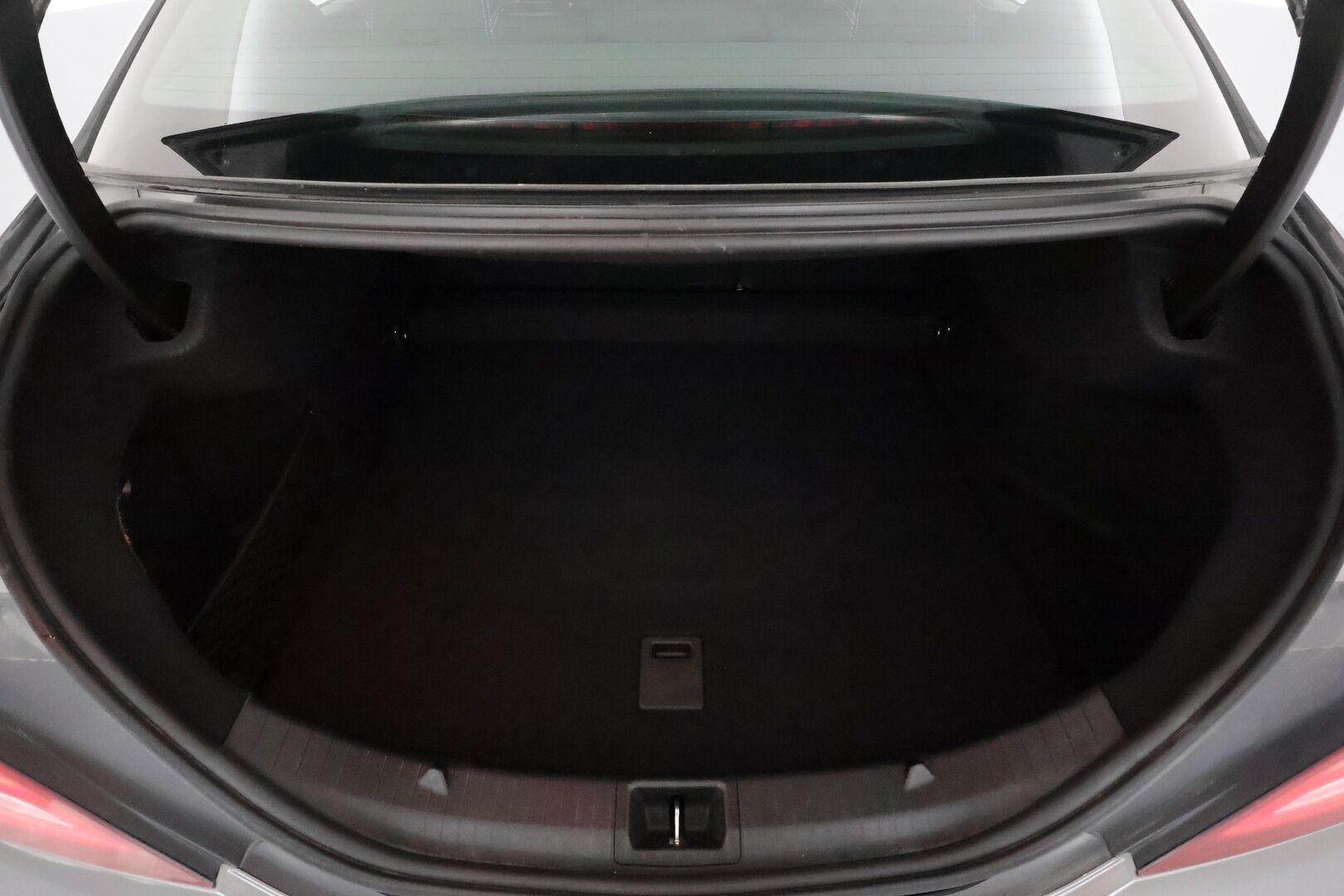 Mercedes-Benz CLA 2018 180 A Premium Business *Vakkari / Webasto / P.kamera / LED / Puolinahat / Sporttipenkit* - Suomi-auto / Kahdet renkaat aluvanteilla
