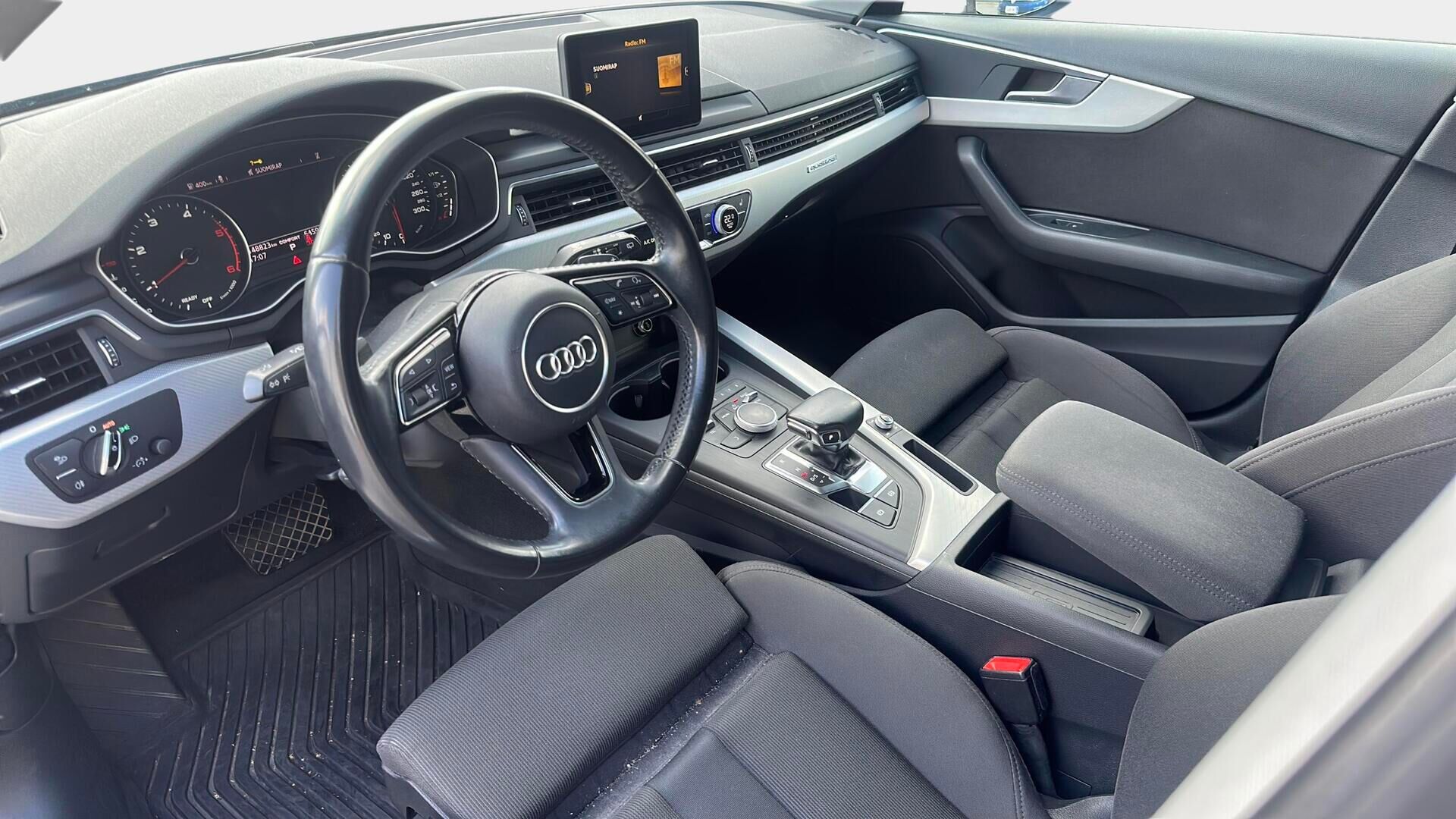 Audi A4 2017 Avant Business / Vetokoukku / Webasto / P-Tutka / LED-ajovalot / Sporttipenkit - Audi Smartphone Interface / 3-alue Ilmastointi / Audi Pre Sense