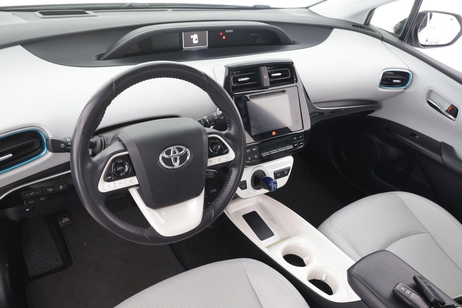 Toyota Prius 2018 Premium - | ACC | Webasto | Koukku | JBL | Nahat | P.kamera | Navi | LED | BSM | Keyless | Merkkihuollot | 2x renkaat vanteineen | 