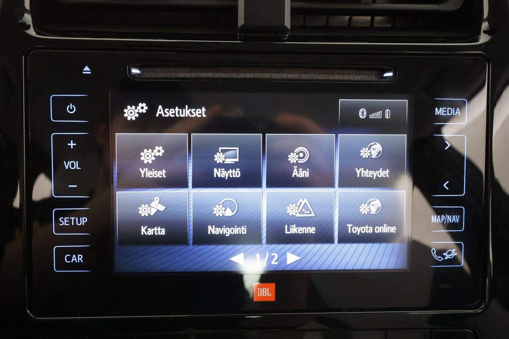 Toyota Prius 2018 Premium - | ACC | Webasto | Koukku | JBL | Nahat | P.kamera | Navi | LED | BSM | Keyless | Merkkihuollot | 2x renkaat vanteineen | 