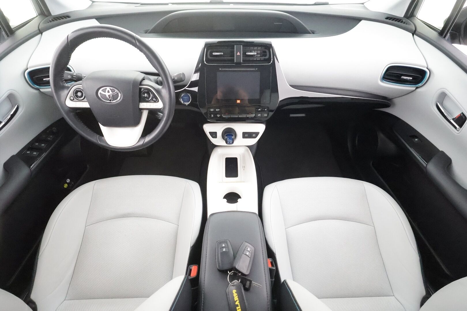 Toyota Prius 2018 Premium - | ACC | Webasto | Koukku | JBL | Nahat | P.kamera | Navi | LED | BSM | Keyless | Merkkihuollot | 2x renkaat vanteineen | 