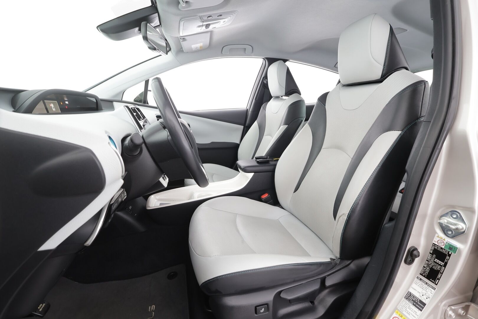 Toyota Prius 2018 Premium - | ACC | Webasto | Koukku | JBL | Nahat | P.kamera | Navi | LED | BSM | Keyless | Merkkihuollot | 2x renkaat vanteineen | 