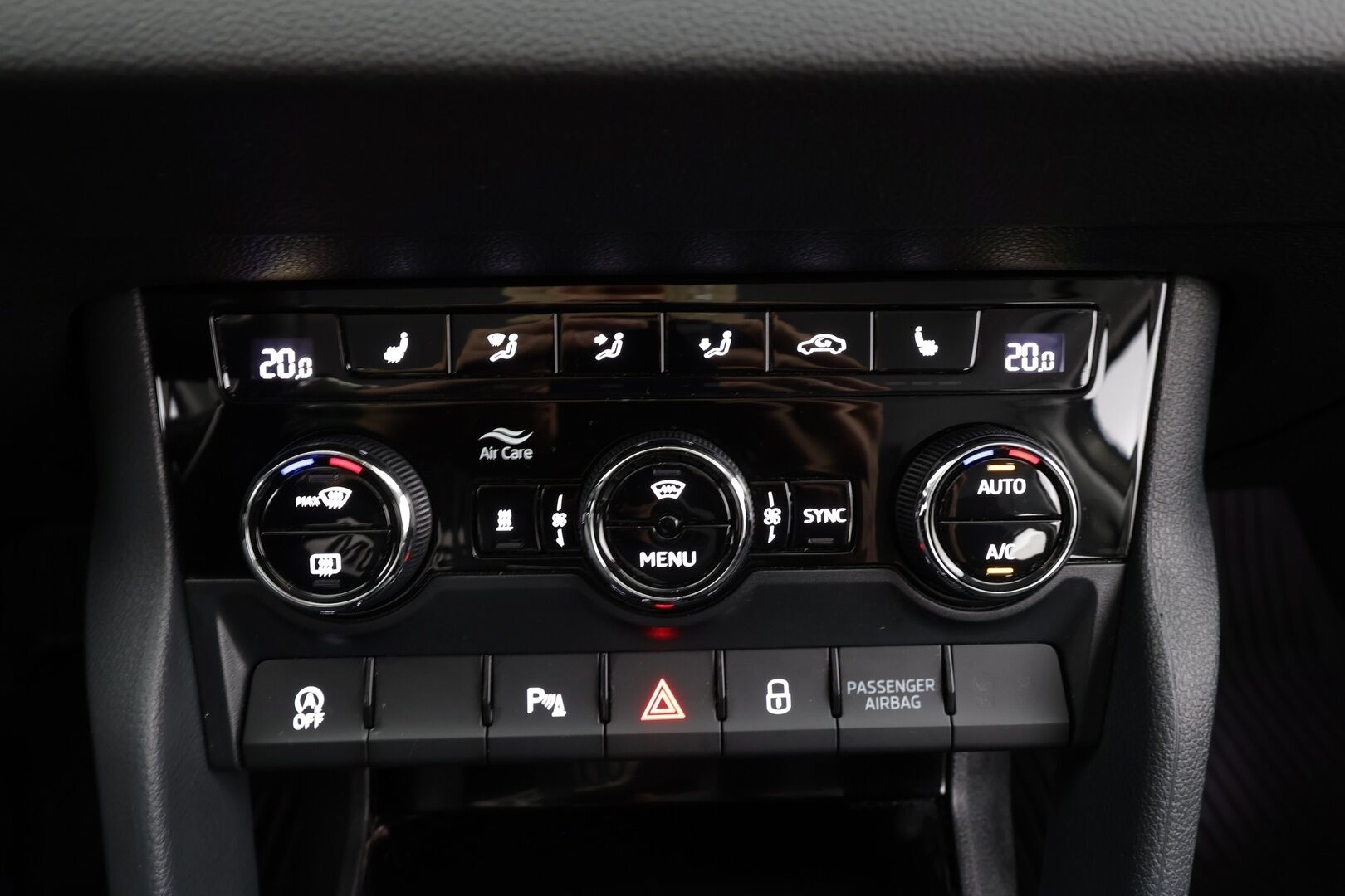 Skoda Karoq 2018 2,0 TDI 150 4x4 Style DSG * ACC / P.kamera / LED / Navi / Webasto / Koukku / KeylessGo * - 1.Om Suomi-auto / Kahdet renkaat aluvanteilla 