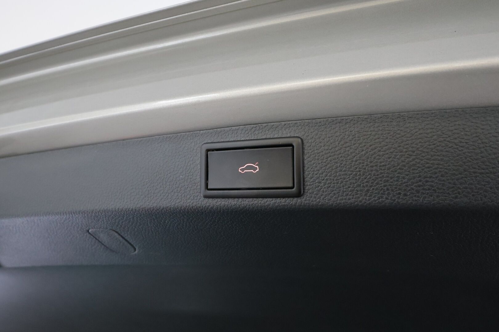 Skoda Karoq 2018 2,0 TDI 150 4x4 Style DSG * ACC / P.kamera / LED / Navi / Webasto / Koukku / KeylessGo * - Talvivarusteet / 1.Om Suomi-auto / Kahdet renkaat aluvanteilla 