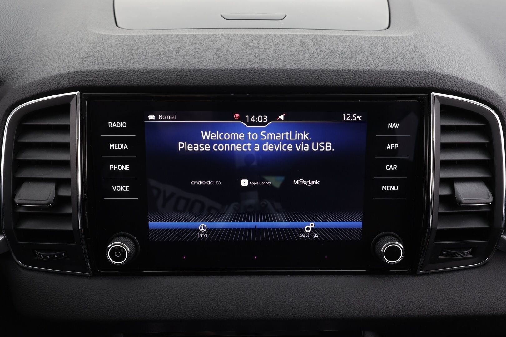 Skoda Karoq 2018 2,0 TDI 150 4x4 Style DSG * ACC / P.kamera / LED / Navi / Webasto / Koukku / KeylessGo * - 1.Om Suomi-auto / Kahdet renkaat aluvanteilla - HULLU BLACKWEEK KORKOTARJOUS 2,49%