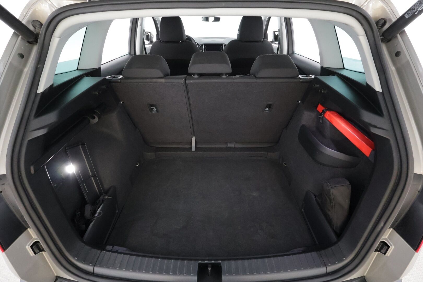 Skoda Karoq 2018 2,0 TDI 150 4x4 Style DSG * ACC / P.kamera / LED / Navi / Webasto / Koukku / KeylessGo * - 1.Om Suomi-auto / Kahdet renkaat aluvanteilla - HULLU BLACKWEEK KORKOTARJOUS 2,49%