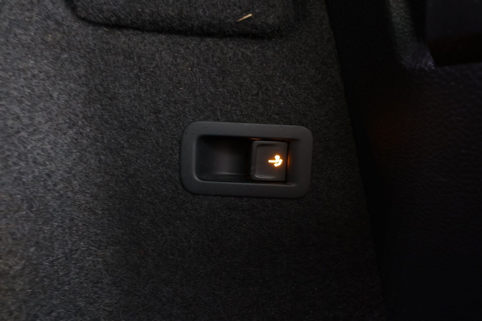 Skoda Karoq 2018 2,0 TDI 150 4x4 Style DSG * ACC / P.kamera / LED / Navi / Webasto / Koukku / KeylessGo * - 1.Om Suomi-auto / Kahdet renkaat aluvanteilla 