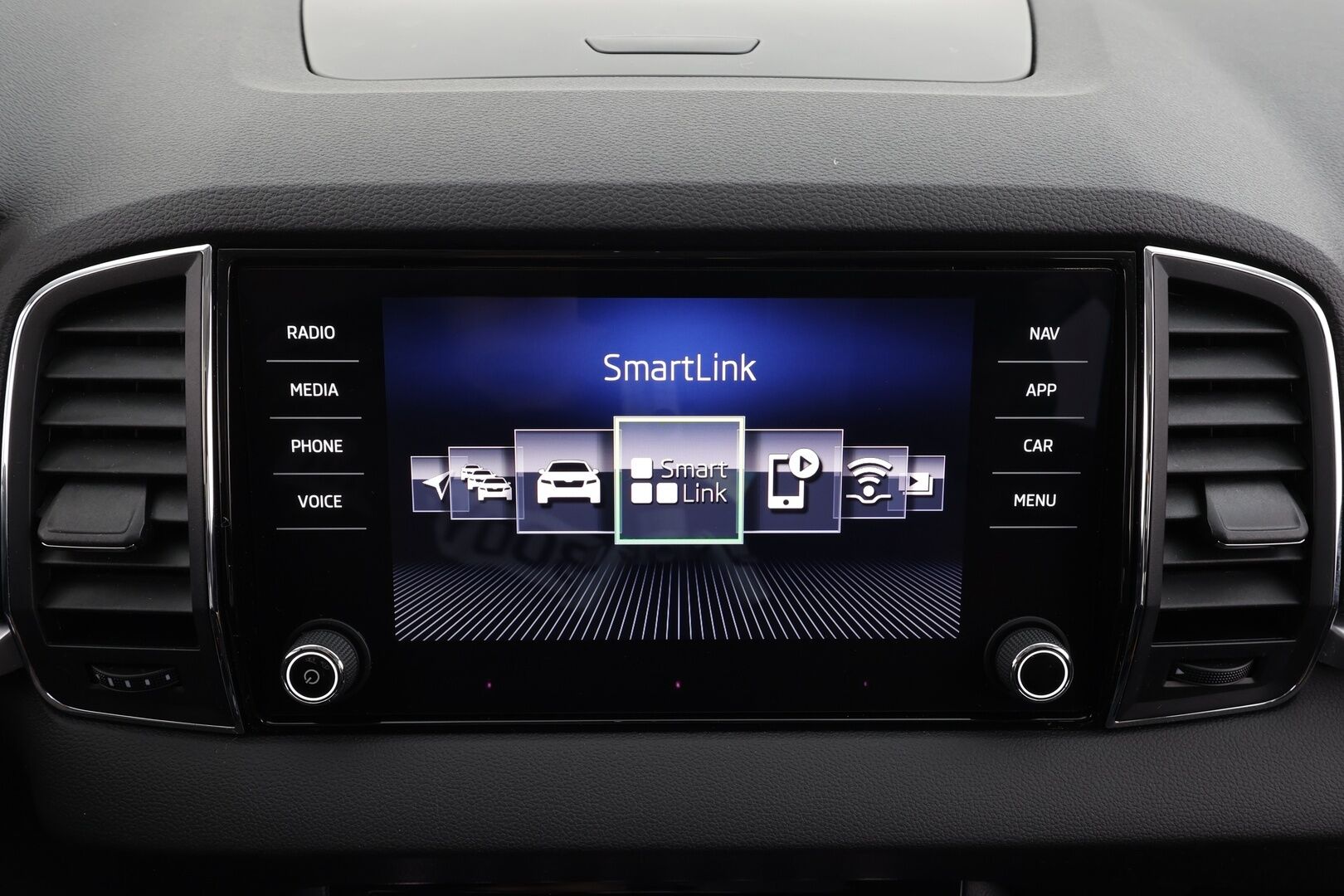 Skoda Karoq 2018 2,0 TDI 150 4x4 Style DSG * ACC / P.kamera / LED / Navi / Webasto / Koukku / KeylessGo * - 1.Om Suomi-auto / Kahdet renkaat aluvanteilla - HULLU BLACKWEEK KORKOTARJOUS 2,49%