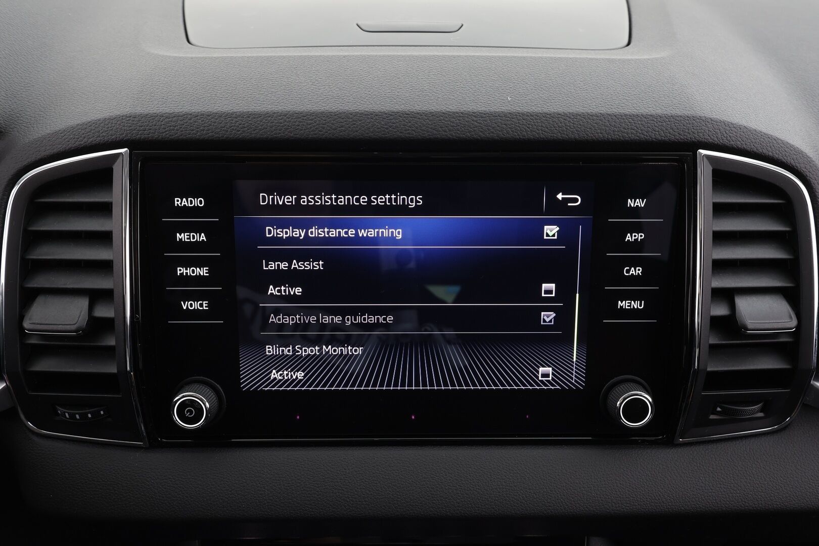 Skoda Karoq 2018 2,0 TDI 150 4x4 Style DSG * ACC / P.kamera / LED / Navi / Webasto / Koukku / KeylessGo * - 1.Om Suomi-auto / Kahdet renkaat aluvanteilla - HULLU BLACKWEEK KORKOTARJOUS 2,49%