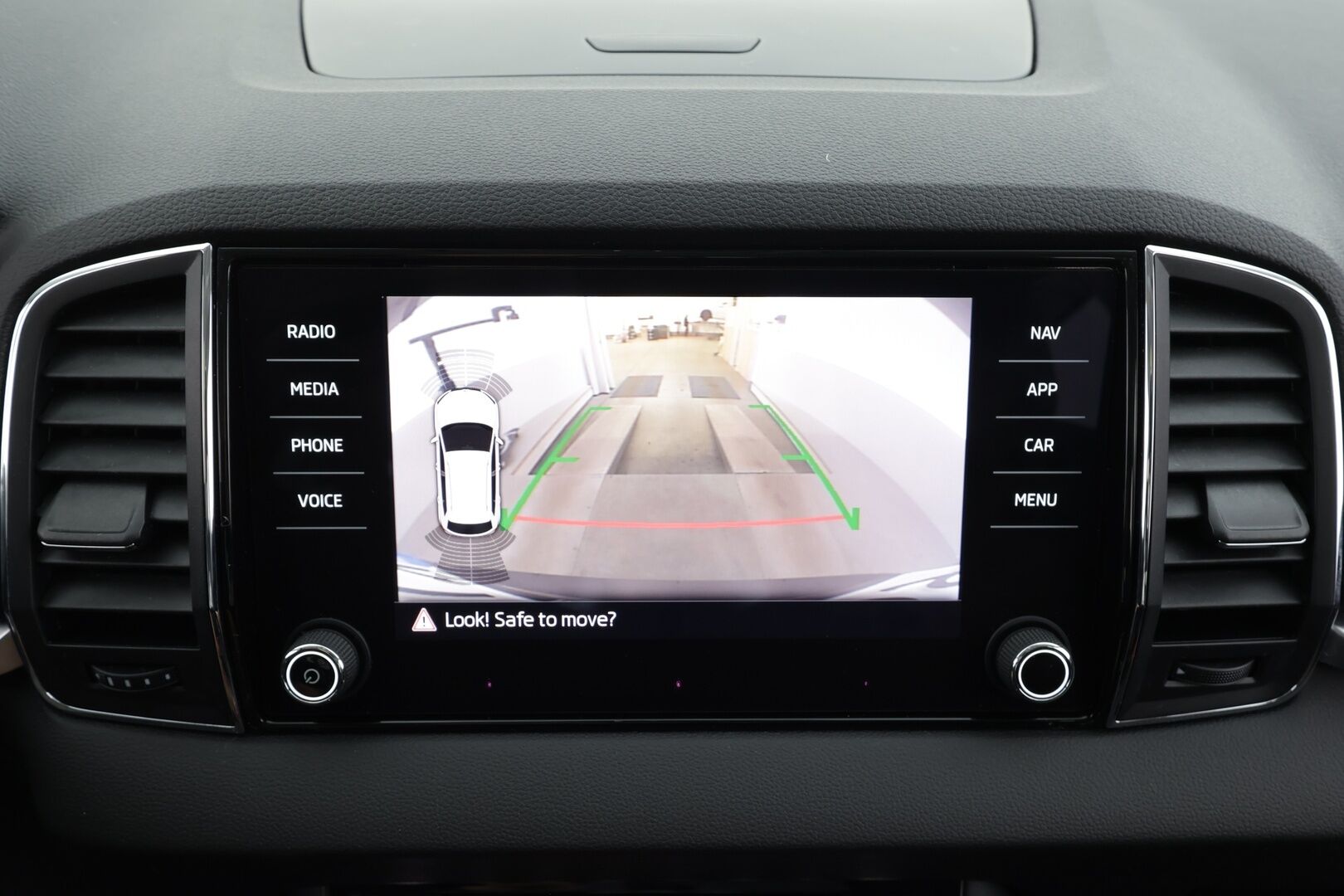 Skoda Karoq 2018 2,0 TDI 150 4x4 Style DSG * ACC / P.kamera / LED / Navi / Webasto / Koukku / KeylessGo * - 1.Om Suomi-auto / Kahdet renkaat aluvanteilla 