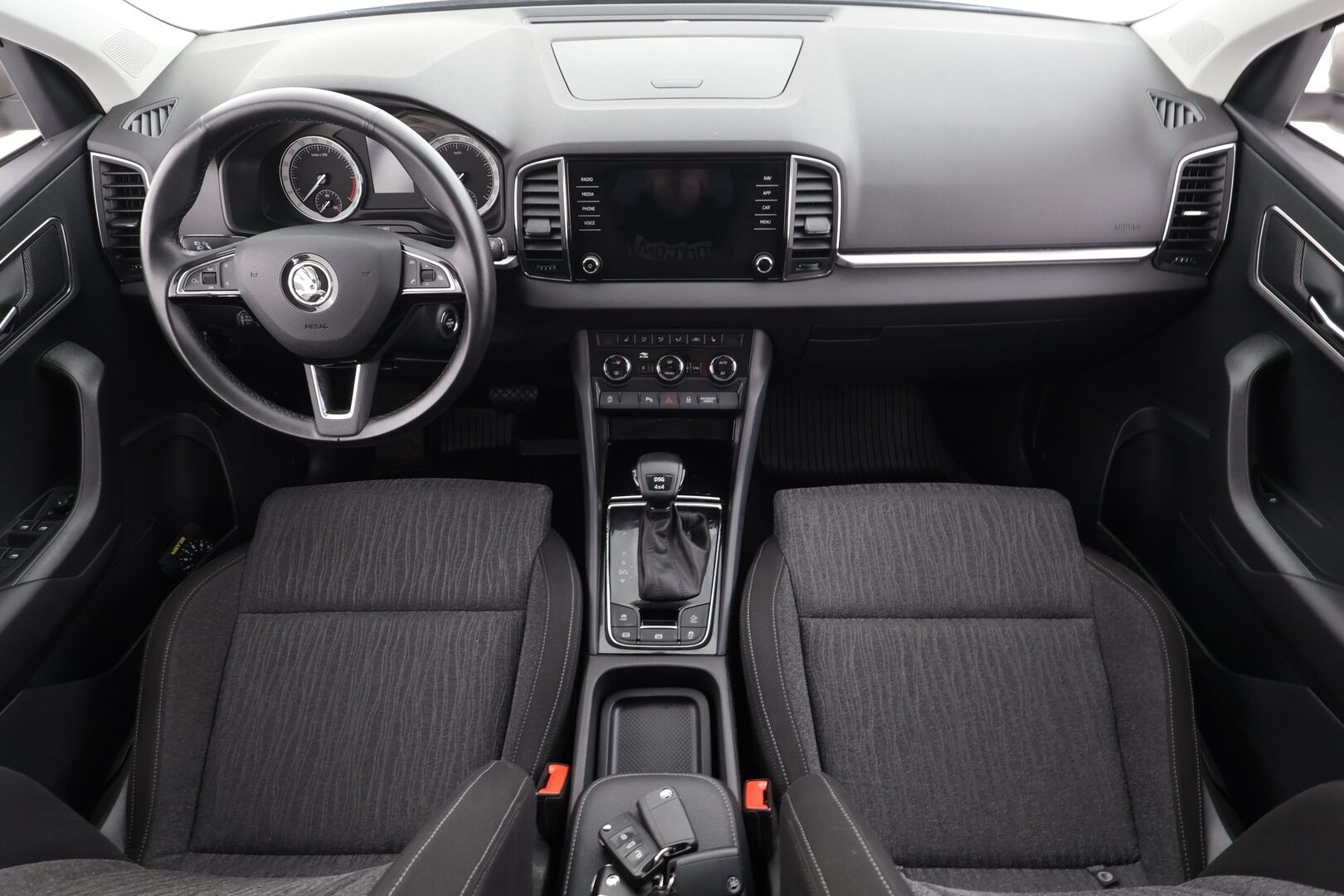 Skoda Karoq 2018 2,0 TDI 150 4x4 Style DSG - ACC | 1. Om | P.kamera | Tutkat | Kessy | LED | Navi | Ratinlämmitys | Webasto | Lämpölasi | Koukku | Kahdet renkaat aluvanteilla*