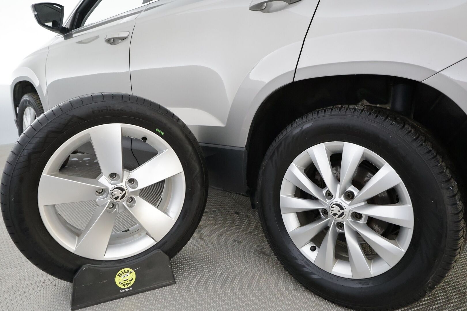 Skoda Karoq 2018 2,0 TDI 150 4x4 Style DSG * ACC / P.kamera / LED / Navi / Webasto / Koukku / KeylessGo * - Talvivarusteet / 1.Om Suomi-auto / Kahdet renkaat aluvanteilla 