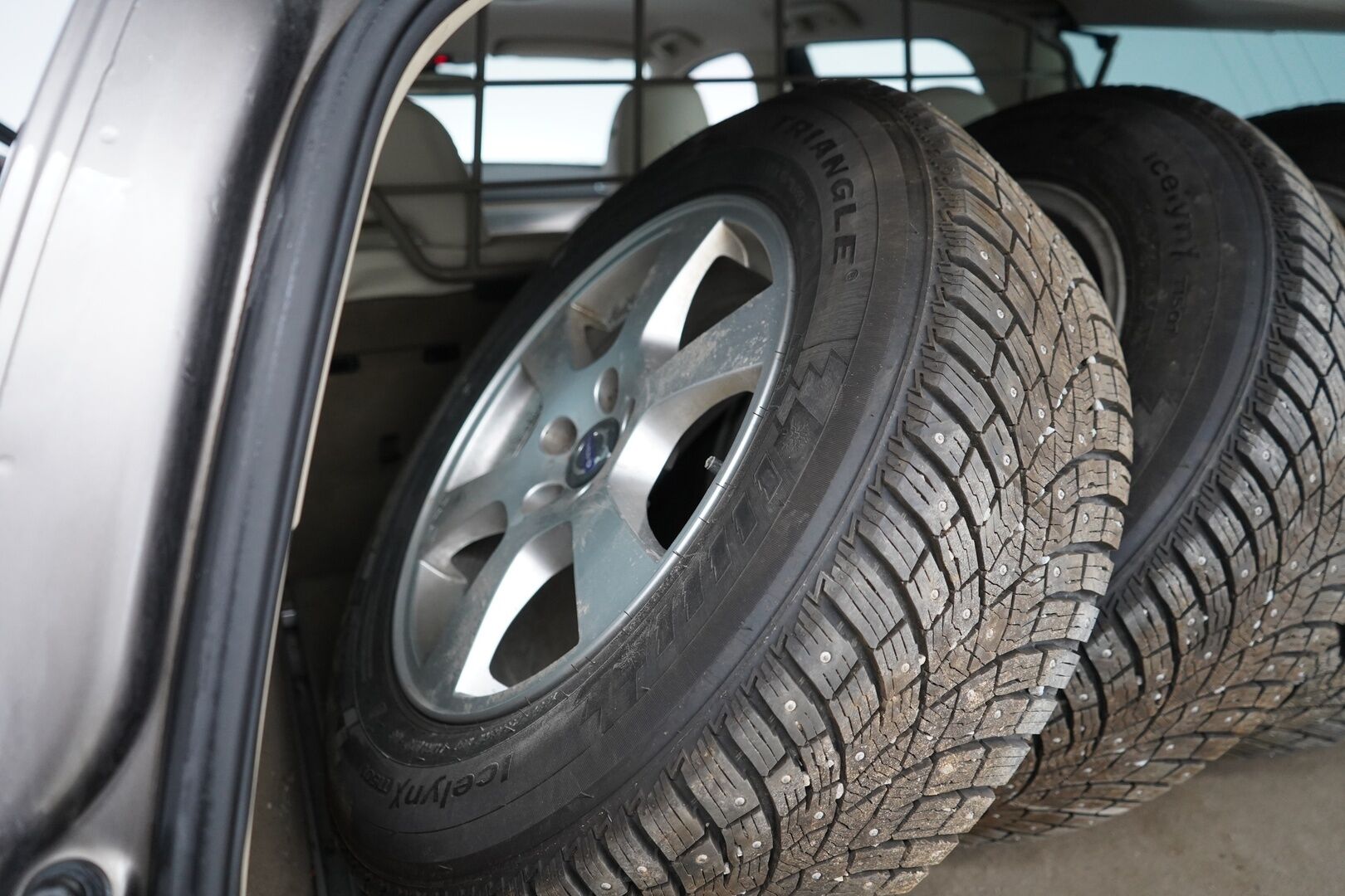 Volvo XC70 2007 D5 AWD Momentum aut - YritysOutlet - Myydään vain yrityksille - – Tämä auto myydään YritysOutlet -valikoimasta vain yritykselle | Kahdet Volvon vanteet | Viimeisin huolto 6 / 26 | Viimeisin katsastus 6 / 26!*