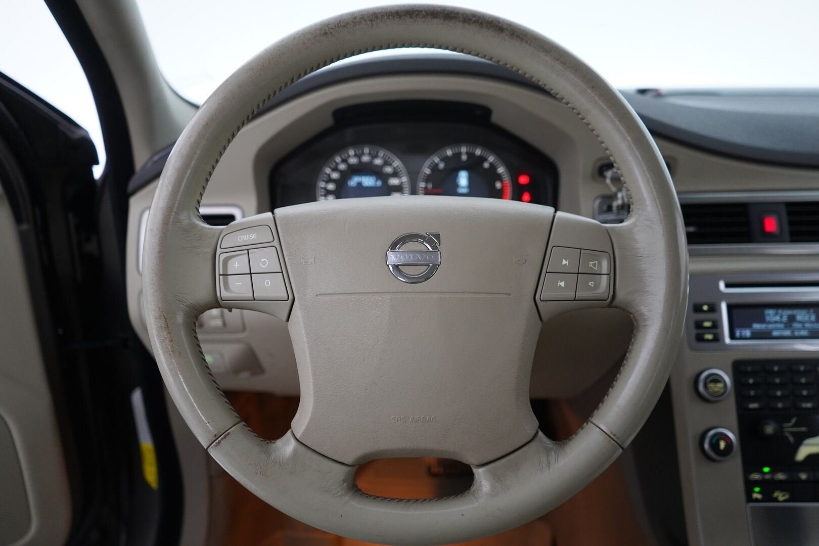Volvo XC70 2007 D5 AWD Momentum aut - YritysOutlet - Myydään vain yrityksille - – Tämä auto myydään YritysOutlet -valikoimasta vain yritykselle | Kahdet Volvon vanteet | Viimeisin huolto 6 / 26 | Viimeisin katsastus 6 / 26!*