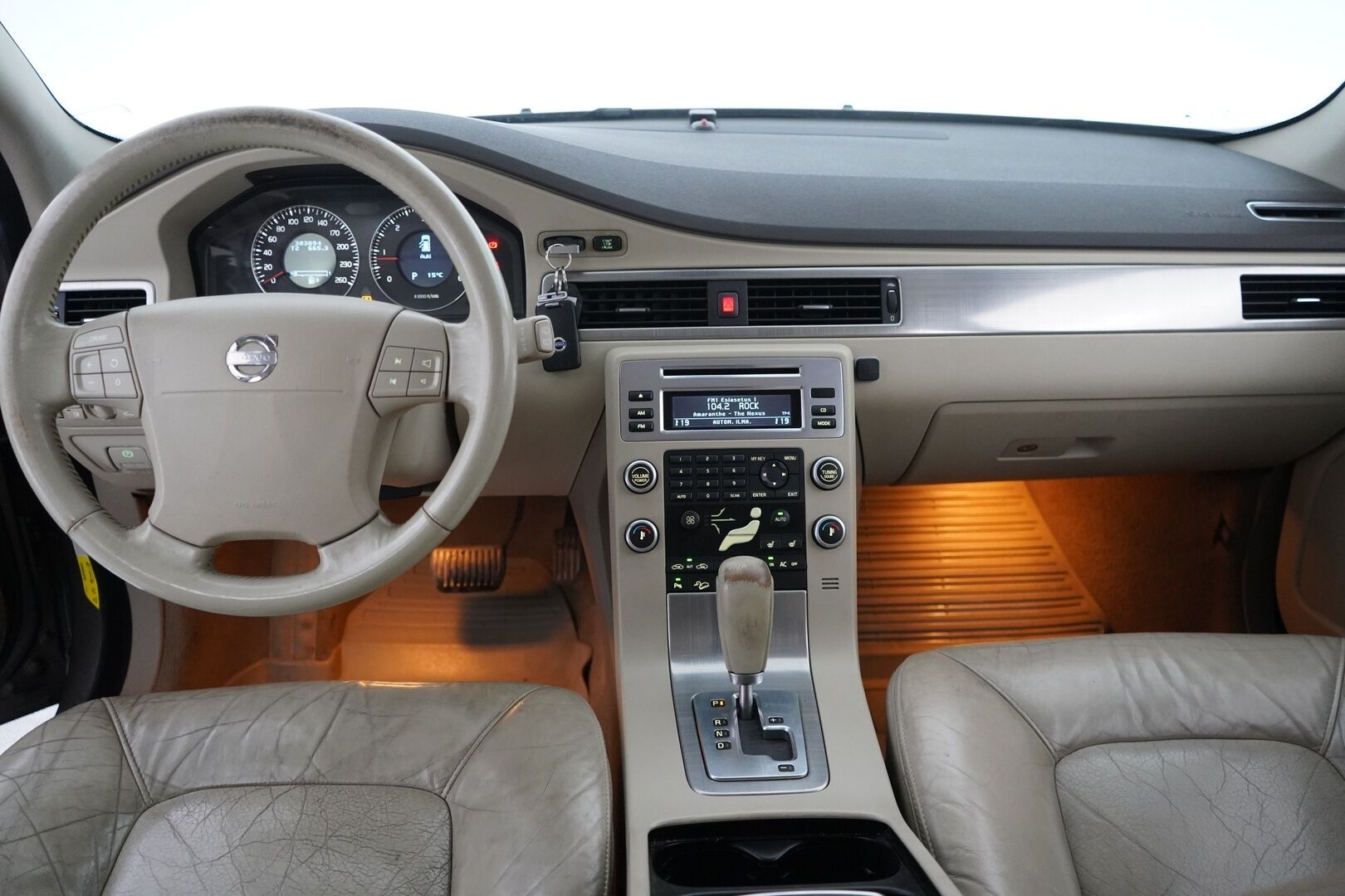 Volvo XC70 2007 D5 AWD Momentum aut - YritysOutlet - Myydään vain yrityksille - – Tämä auto myydään YritysOutlet -valikoimasta vain yritykselle | Kahdet Volvon vanteet | Viimeisin huolto 6 / 26 | Viimeisin katsastus 6 / 26!*