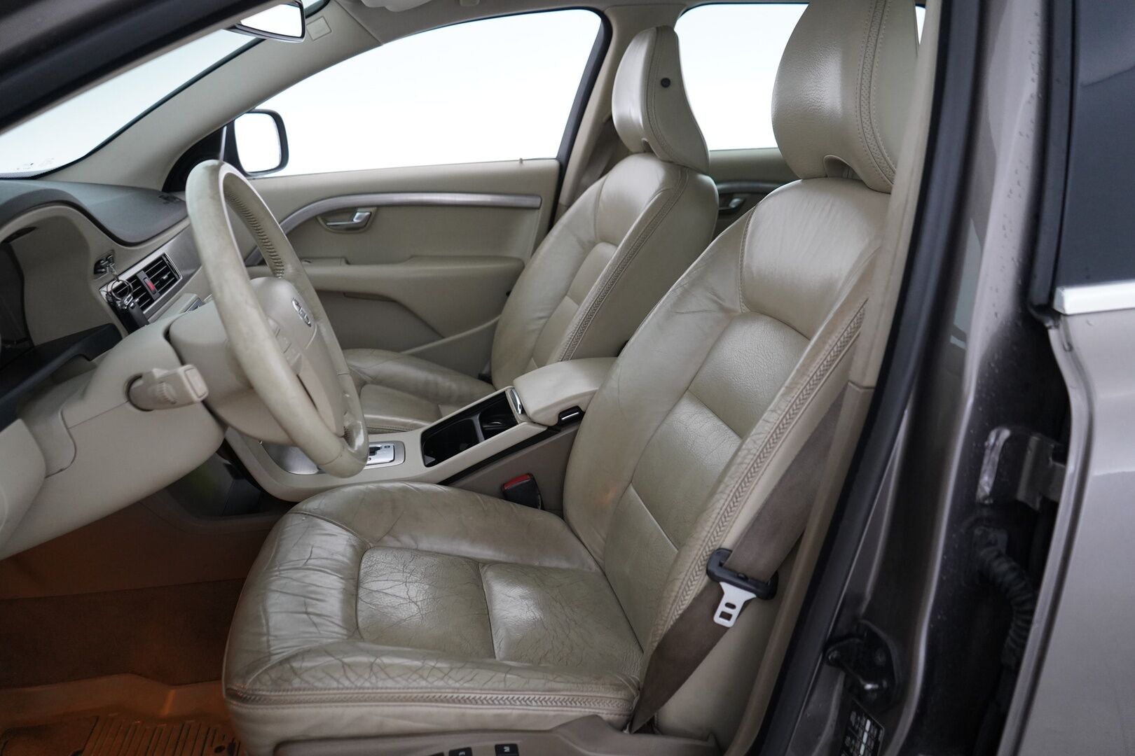 Volvo XC70 2007 D5 AWD Momentum aut - YritysOutlet - Myydään vain yrityksille - – Tämä auto myydään YritysOutlet -valikoimasta vain yritykselle | Kahdet Volvon vanteet | Viimeisin huolto 6 / 26 | Viimeisin katsastus 6 / 26!*