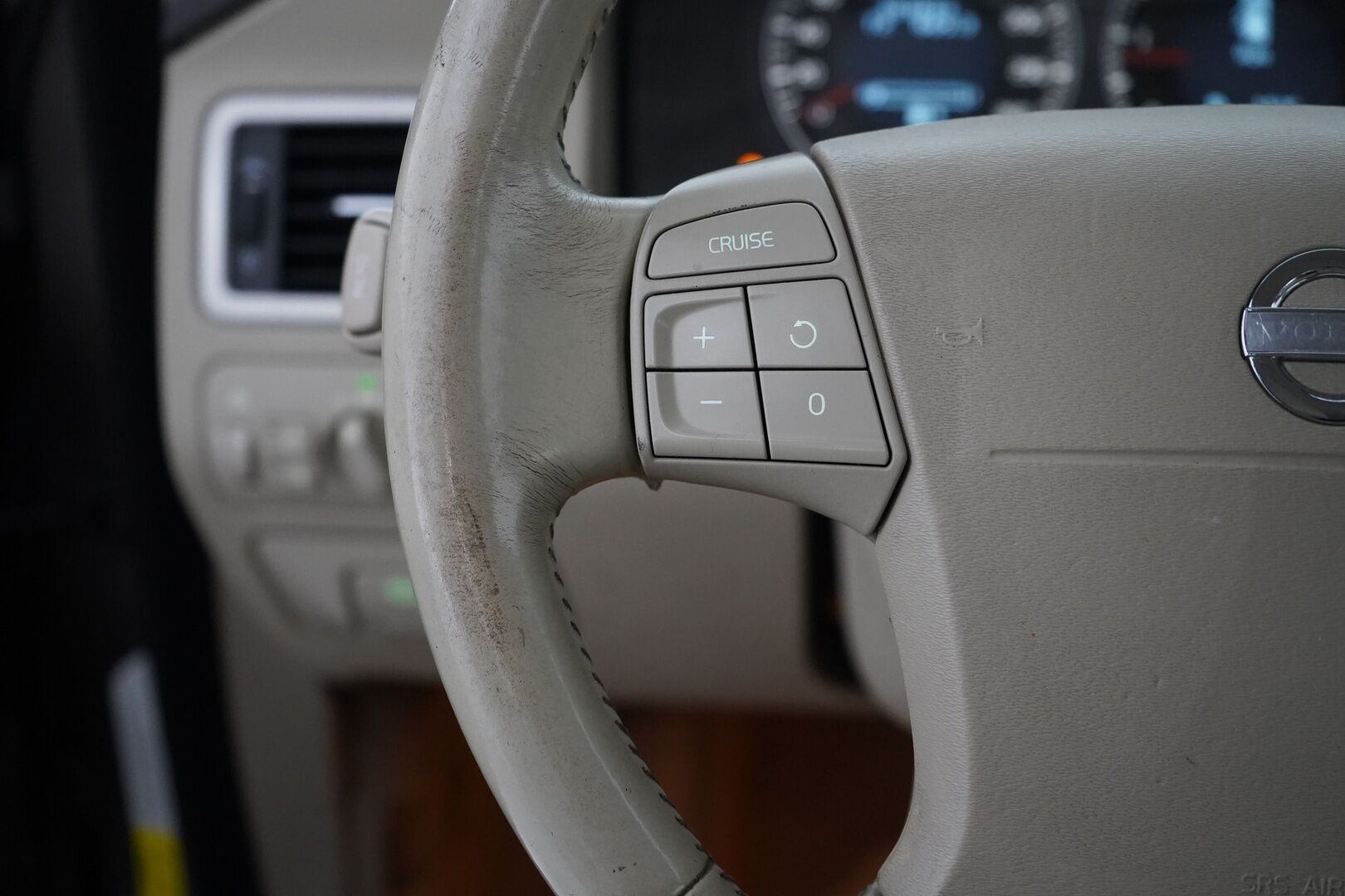 Volvo XC70 2007 D5 AWD Momentum aut - YritysOutlet - Myydään vain yrityksille - – Tämä auto myydään YritysOutlet -valikoimasta vain yritykselle | Kahdet Volvon vanteet | Viimeisin huolto 6 / 26 | Viimeisin katsastus 6 / 26!*