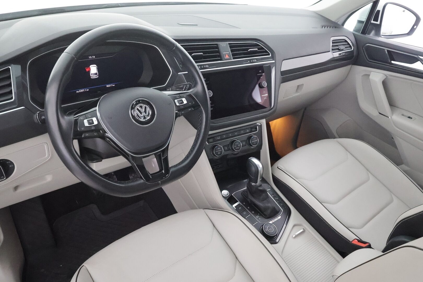 Volkswagen Tiguan 2018 Highline 2,0 TSI 132 kW (180 hv) 4MOTION DSG-automaatti Winter Edition - | Panorama | Webasto | Koukku | ACC | Adapt.LED | 360 | Muistipenkki | Kaistavahti | Navi | Keyless | 1-om Suomi-auto | Kahdet renkaat | Merkkihuollot |