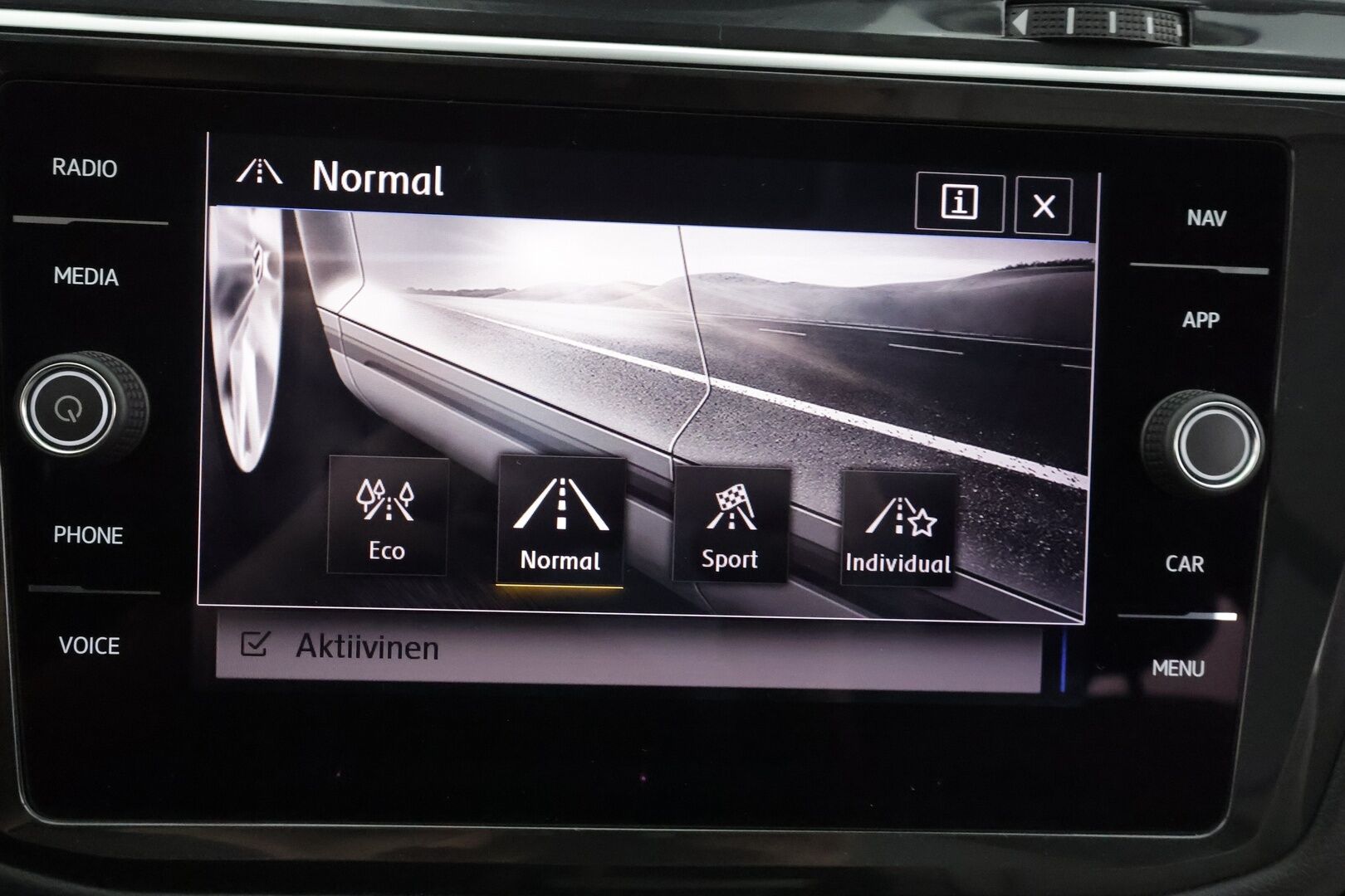Volkswagen Tiguan 2018 Highline 2,0 TSI 132 kW (180 hv) 4MOTION DSG-automaatti Winter Edition - | Panorama | Webasto | Koukku | ACC | Adapt.LED | 360 | Muistipenkki | Kaistavahti | Navi | Keyless | 1-om Suomi-auto | Kahdet renkaat | Merkkihuollot |
