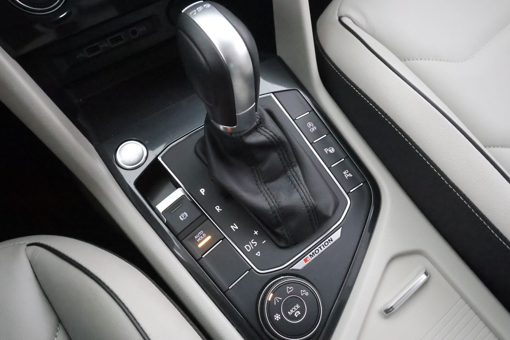 Volkswagen Tiguan 2018 Highline 2,0 TSI 132 kW (180 hv) 4MOTION DSG-automaatti Winter Edition - | Panorama | Webasto | Koukku | ACC | Adapt.LED | 360 | Muistipenkki | Kaistavahti | Navi | Keyless | 1-om Suomi-auto | Kahdet renkaat | Merkkihuollot |