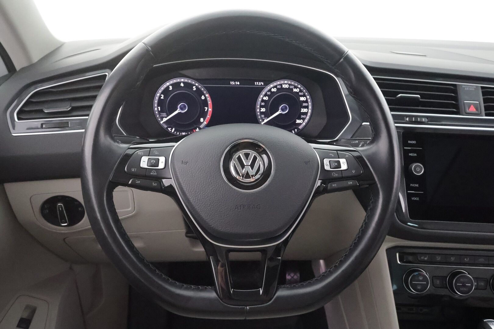 Volkswagen Tiguan 2018 Highline 2,0 TSI 132 kW (180 hv) 4MOTION DSG-automaatti Winter Edition - | Panorama | Webasto | Koukku | ACC | Adapt.LED | 360 | Muistipenkki | Kaistavahti | Navi | Keyless | 1-om Suomi-auto | Kahdet renkaat | Merkkihuollot |