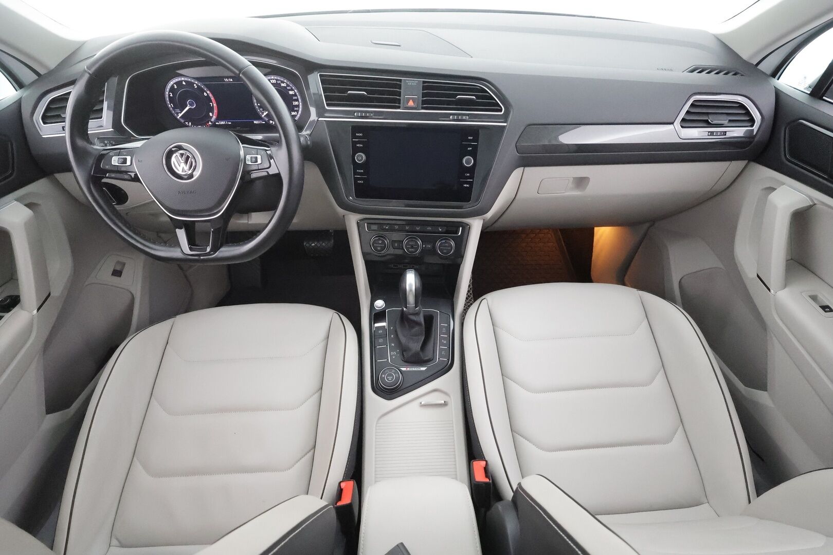 Volkswagen Tiguan 2018 Highline 2,0 TSI 132 kW (180 hv) 4MOTION DSG-automaatti Winter Edition - | Panorama | Webasto | Koukku | ACC | Adapt.LED | 360 | Muistipenkki | Kaistavahti | Navi | Keyless | 1-om Suomi-auto | Kahdet renkaat | Merkkihuollot |