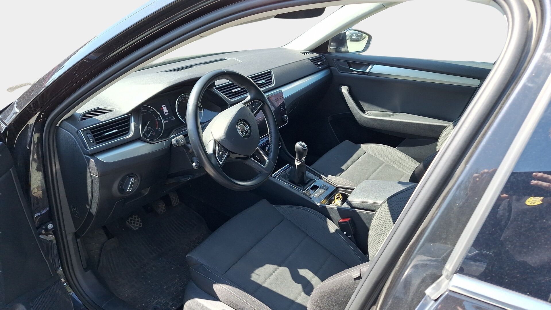 Skoda Superb 2019 Combi 2,0 TDI 150 4x4 Ambition BusinessLine **ACC / Webasto / Koukku / Tutkat / Ratinlämmitin / T-Lasinlämmitin / KeyLessGo** - Kahdet hyvät renkaat / Hyvät varusteet!
