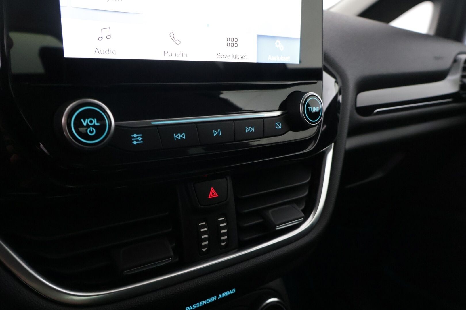 Ford Fiesta 2018 1,0 EcoBoost 100hv M6 Titanium 5-ovinen - | P. kamera | lohko+sisähaara | Jakohihna tehty 06/2026 |