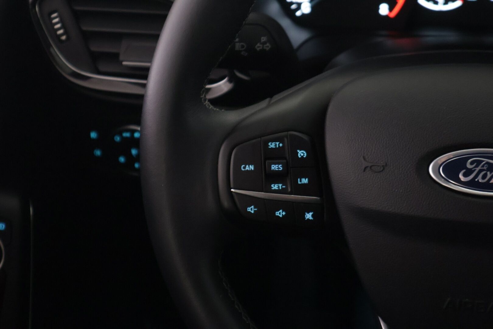 Ford Fiesta 2018 1,0 EcoBoost 100hv M6 Titanium 5-ovinen - | P. kamera | lohko+sisähaara | Jakohihna tehty 06/2026 |
