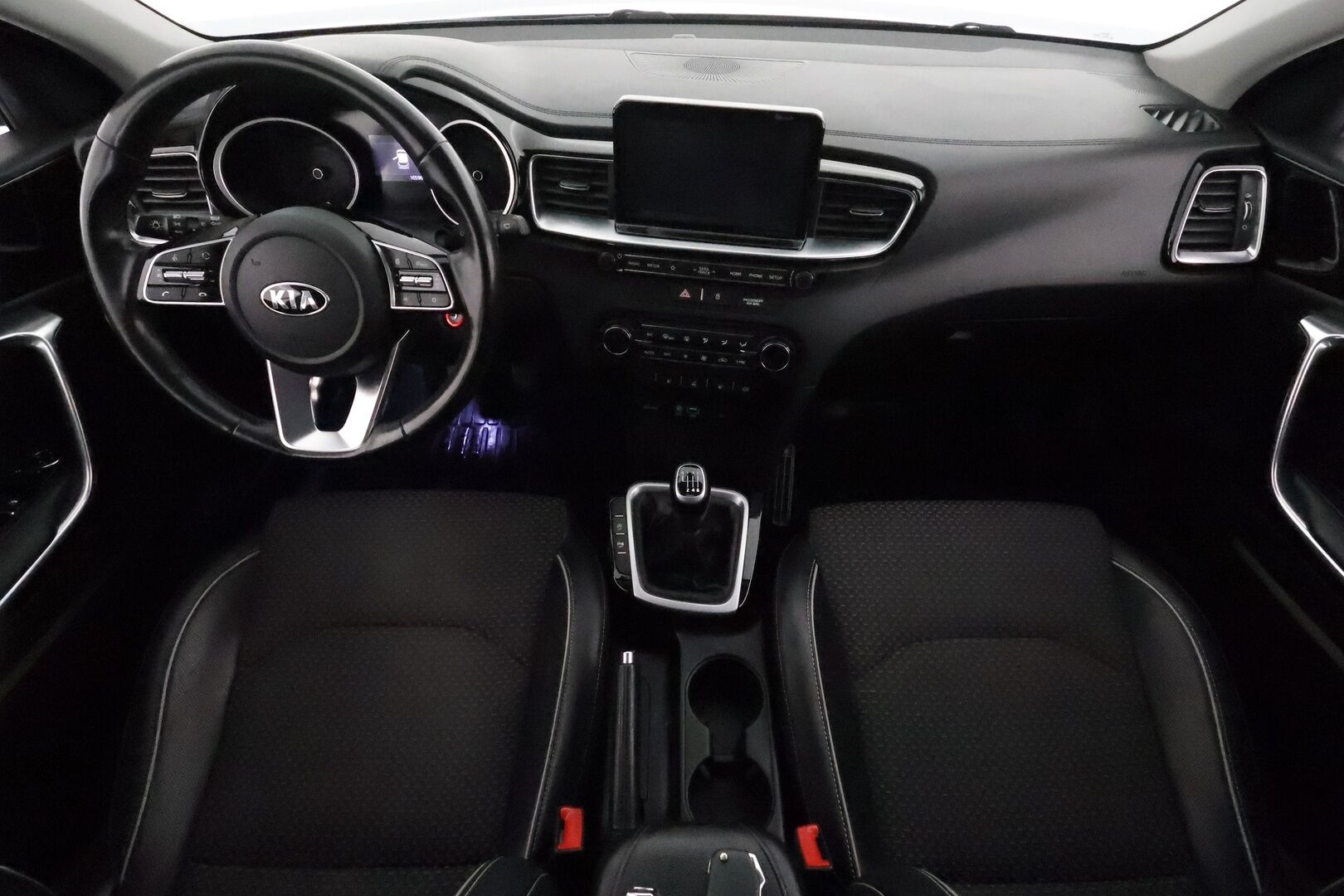 Kia Ceed 2019 1,0 T-GDI ISG 120hv EX 5D EcoDynamics **Vakkari / P.kamera / Apple&Android / Lohkolämmitin / Puolinahat** - Suomi-auto / Kahdet renkaat aluvanteilla / Penkinlämmittimet takana / Tuulilasin lämmitin / Ratin lämmitin