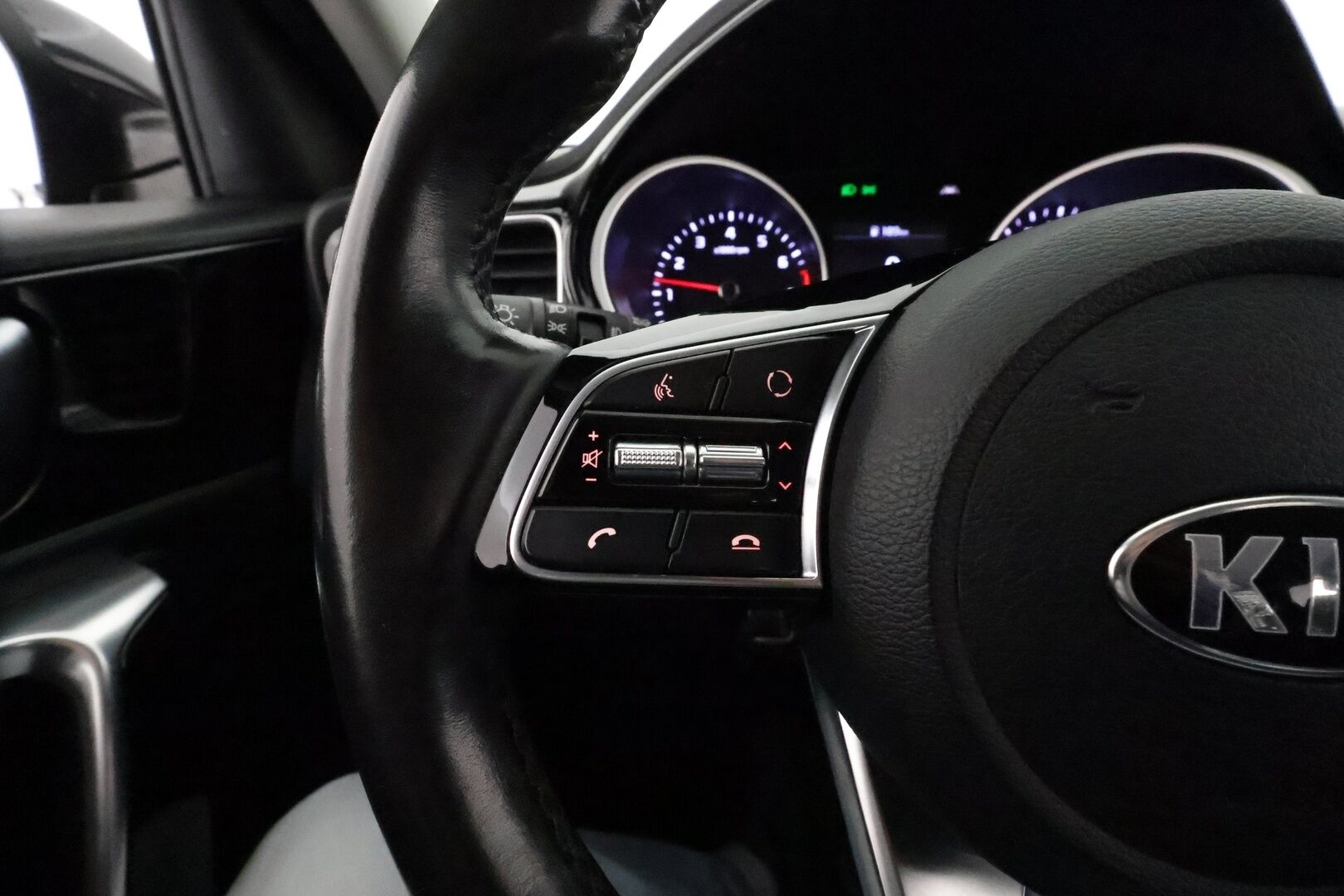 Kia Ceed 2019 1,0 T-GDI ISG 120hv EX 5D EcoDynamics **Vakkari / P.kamera / Apple&Android / Lohkolämmitin / Puolinahat** - Suomi-auto / Kahdet renkaat aluvanteilla / Penkinlämmittimet takana / Tuulilasin lämmitin / Ratin lämmitin