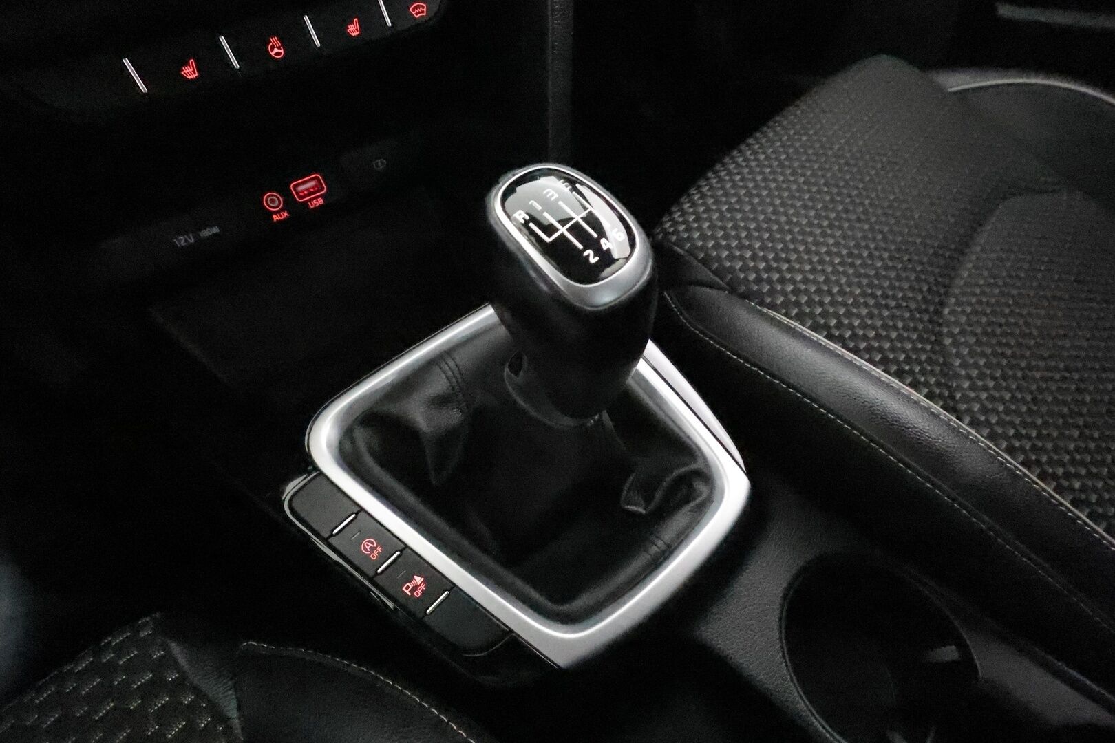 Kia Ceed 2019 1,0 T-GDI ISG 120hv EX 5D EcoDynamics **Vakkari / P.kamera / Apple&Android / Lohkolämmitin / Puolinahat** - Suomi-auto / Kahdet renkaat aluvanteilla / Penkinlämmittimet takana / Tuulilasin lämmitin / Ratin lämmitin