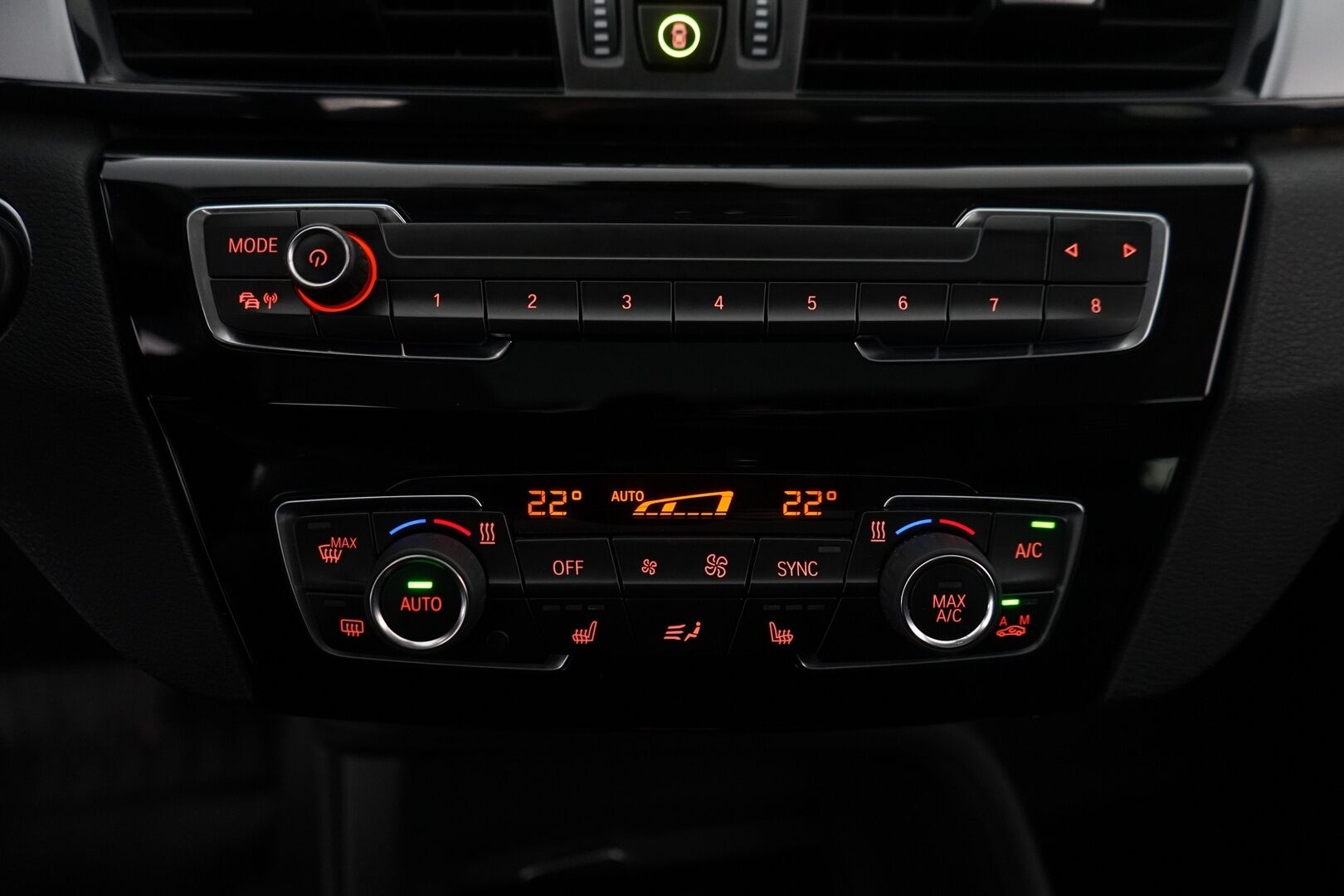 BMW X1 2019 F48 xDrive 18d A Business Pro* HUD / Panorama / Vetokoukku / Keyless / Hifi * - Suomiauto / Huippuvarusteet - HULLUT JOULUT KORKOTARJOUS 2,49% 